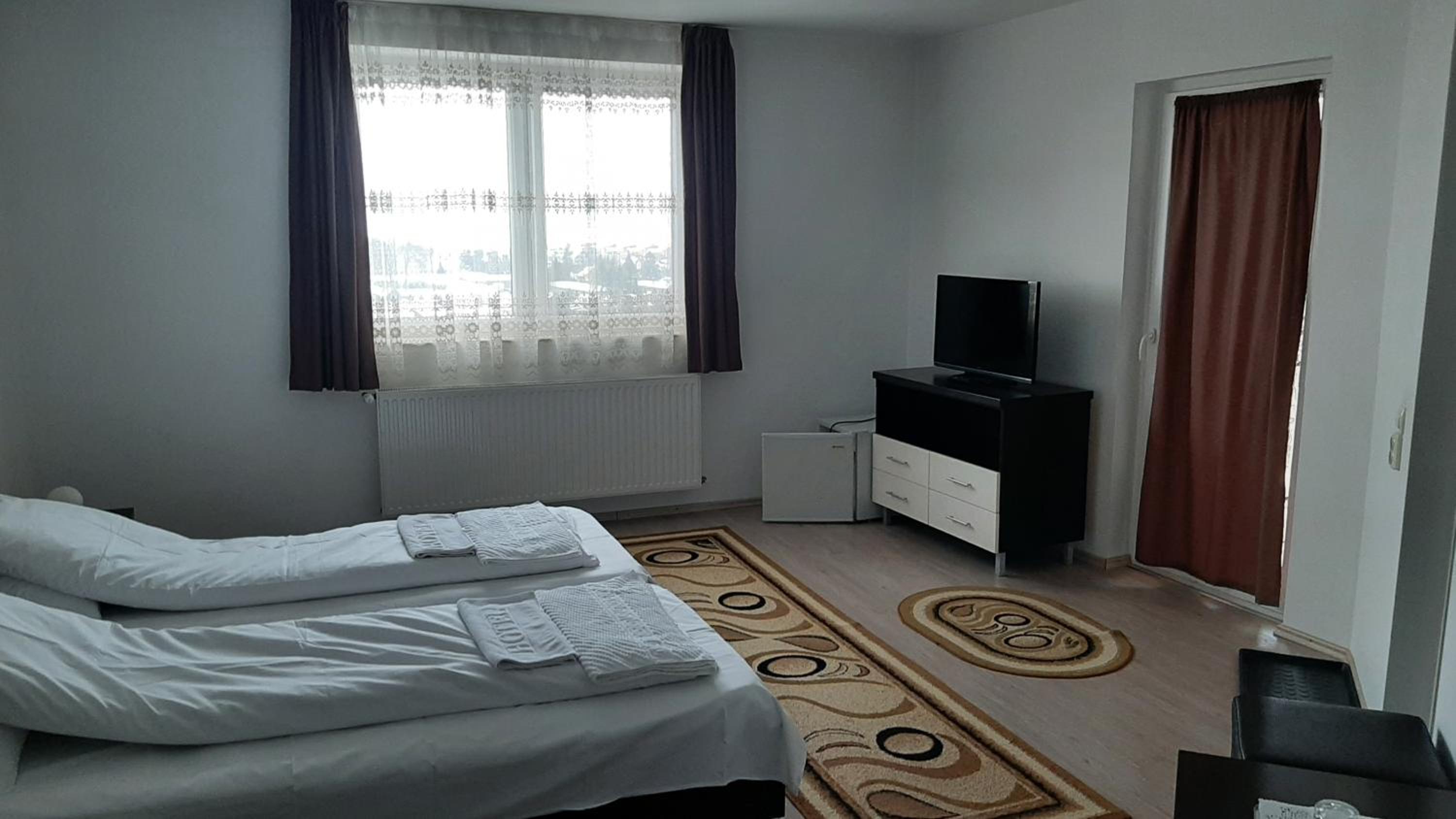 Double or Twin Room - Photo 2