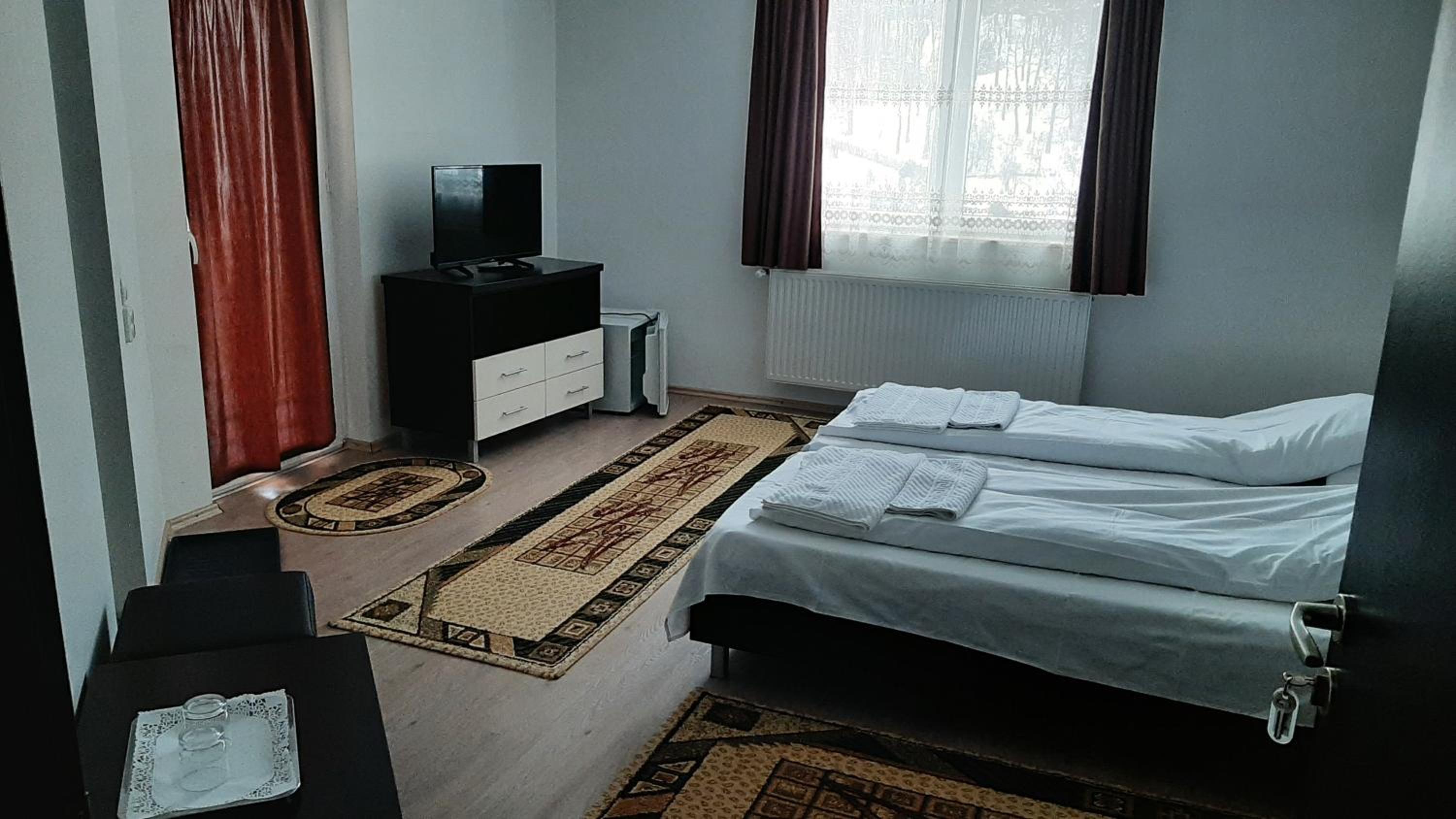 Double or Twin Room - Photo 7