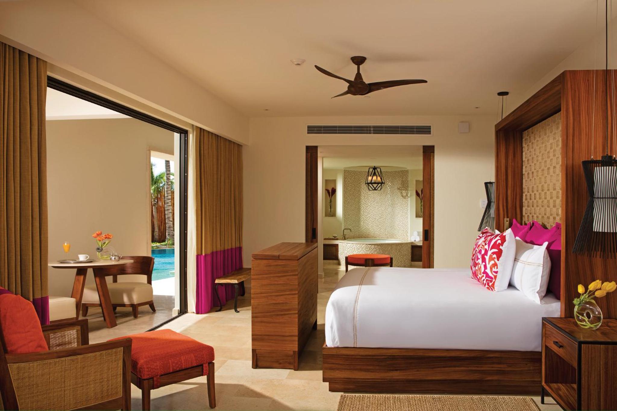 Romance Master Suite Swim Out thumbnail 6
