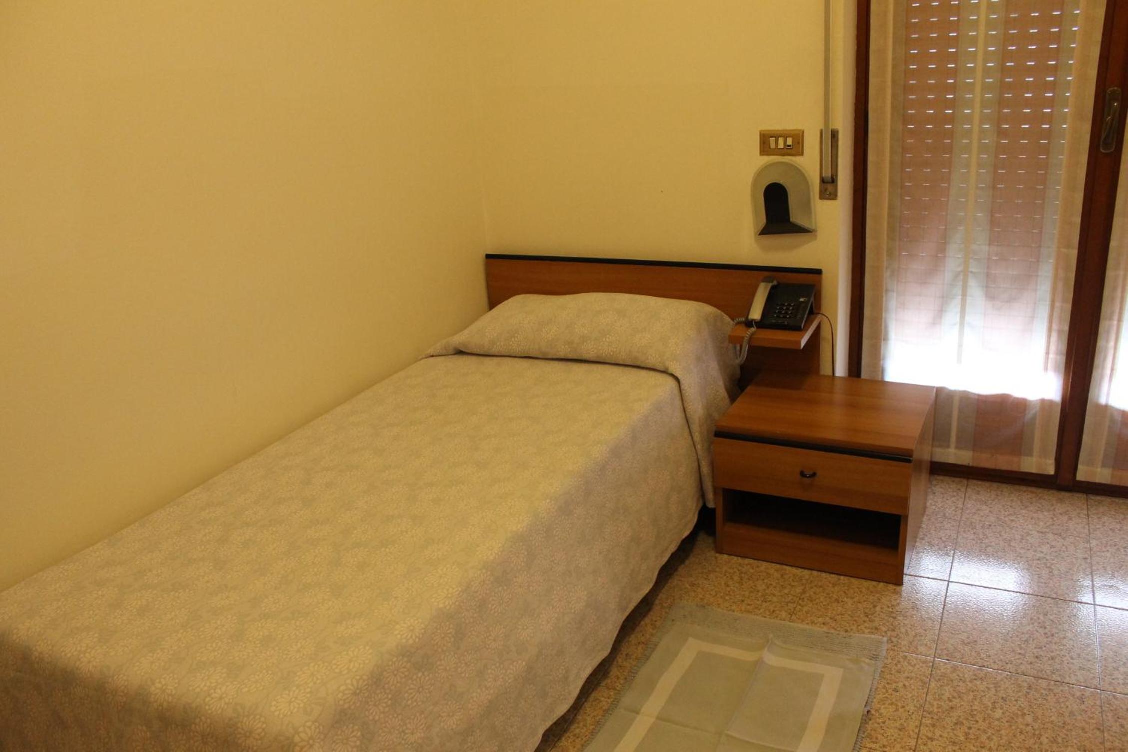 Standard Single Room photo 2