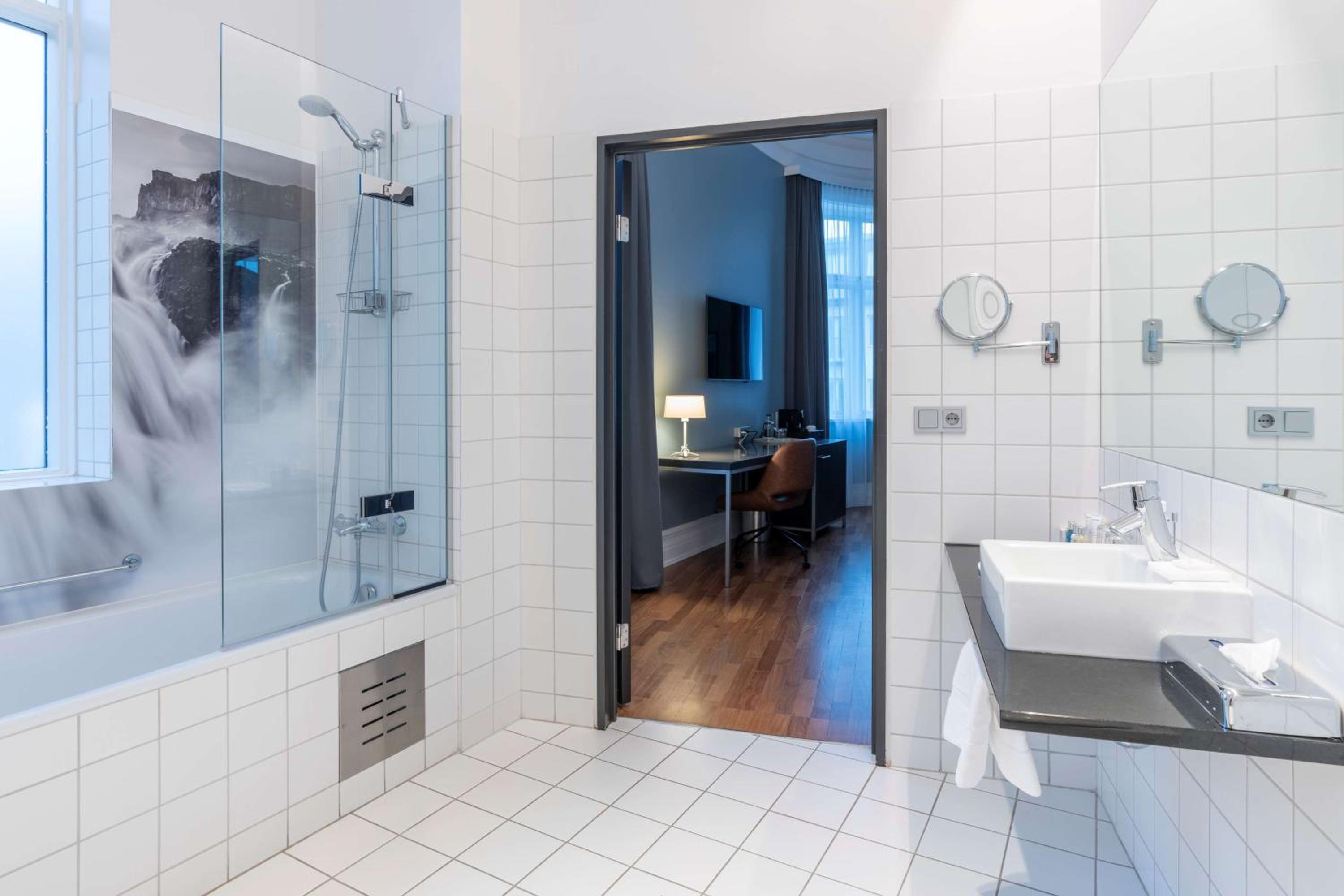 Premium Room - Photo 6