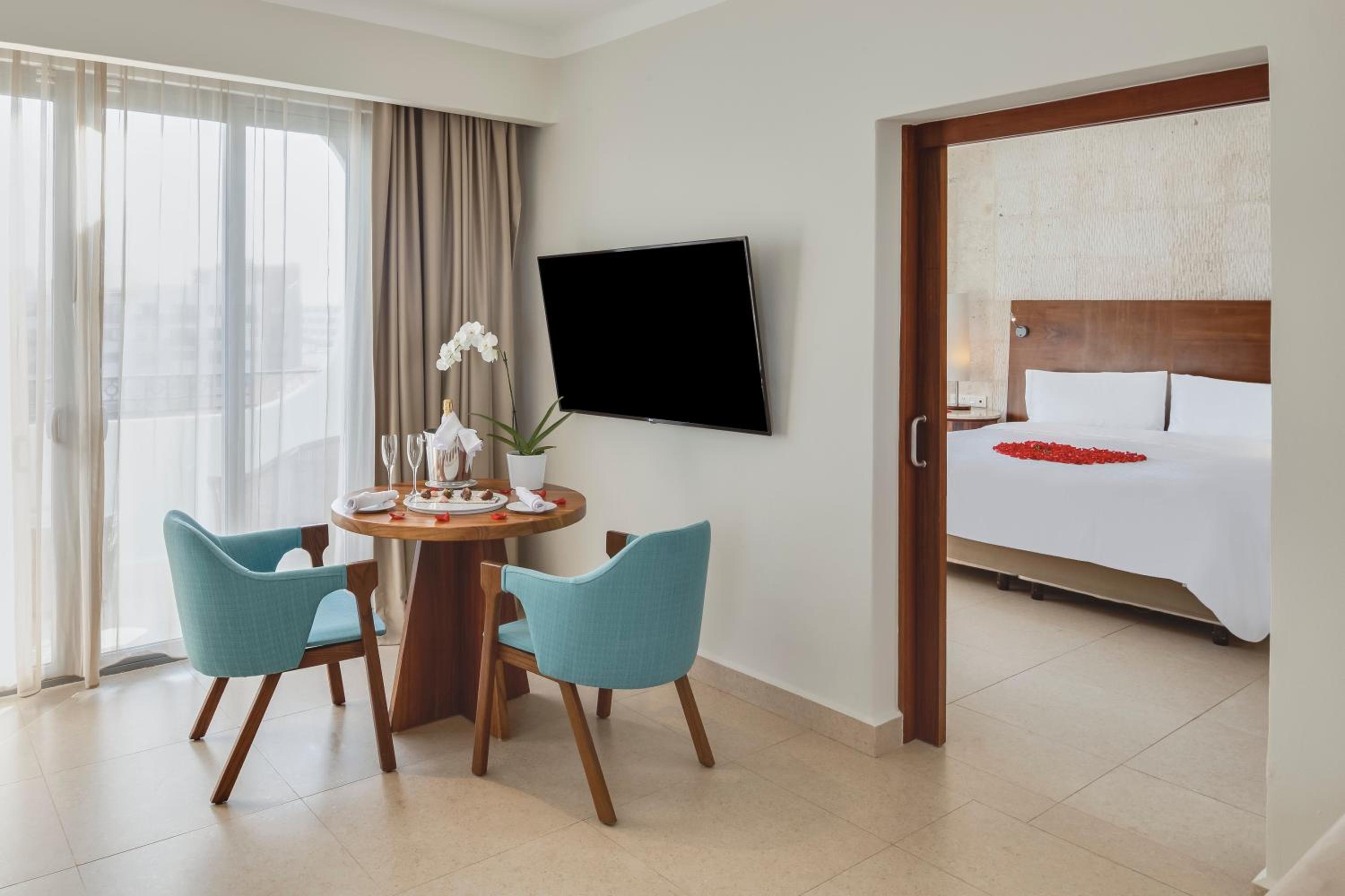 Honeymoon Suite