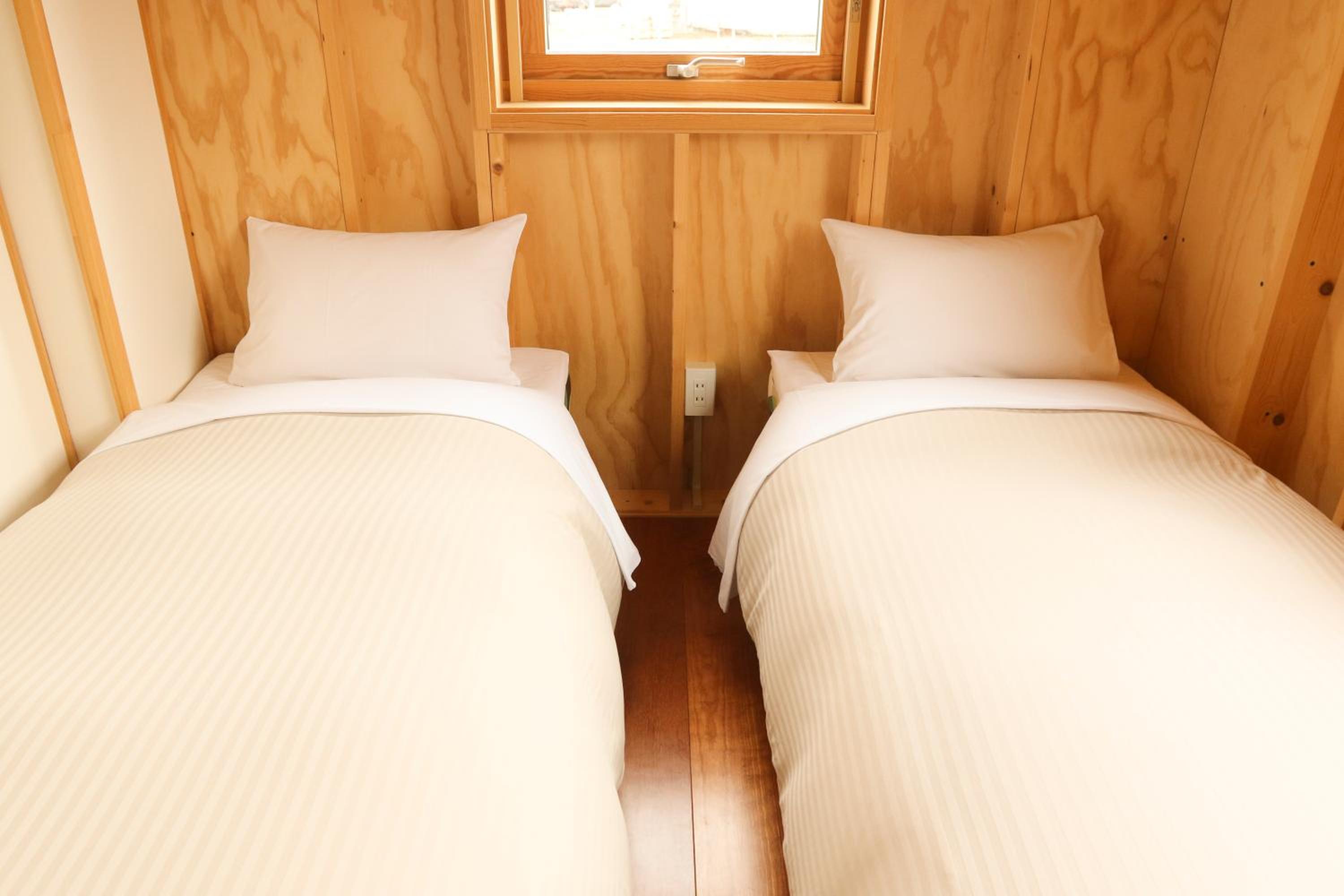 Economy Twin Room photo 1