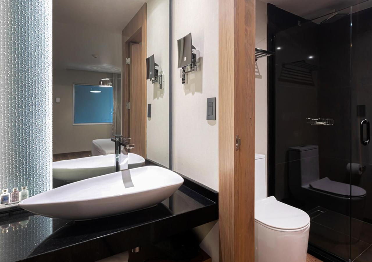 Executive King Room - Photo 8