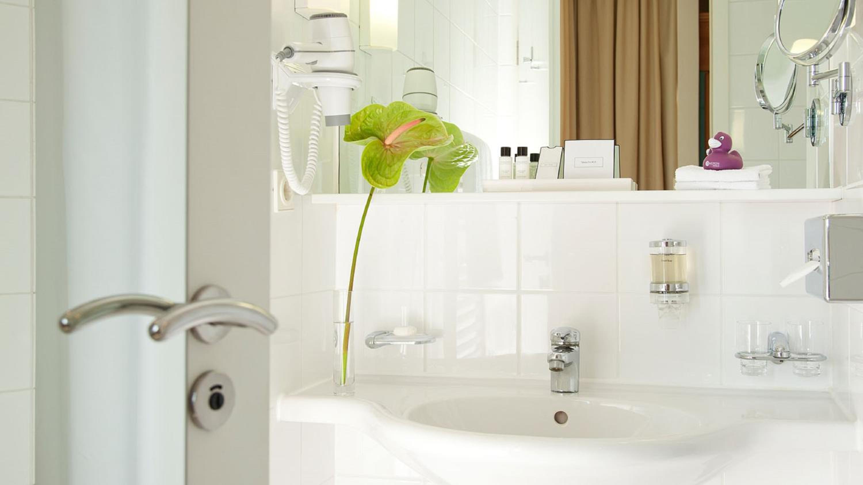 Standard Double Room - Photo 12