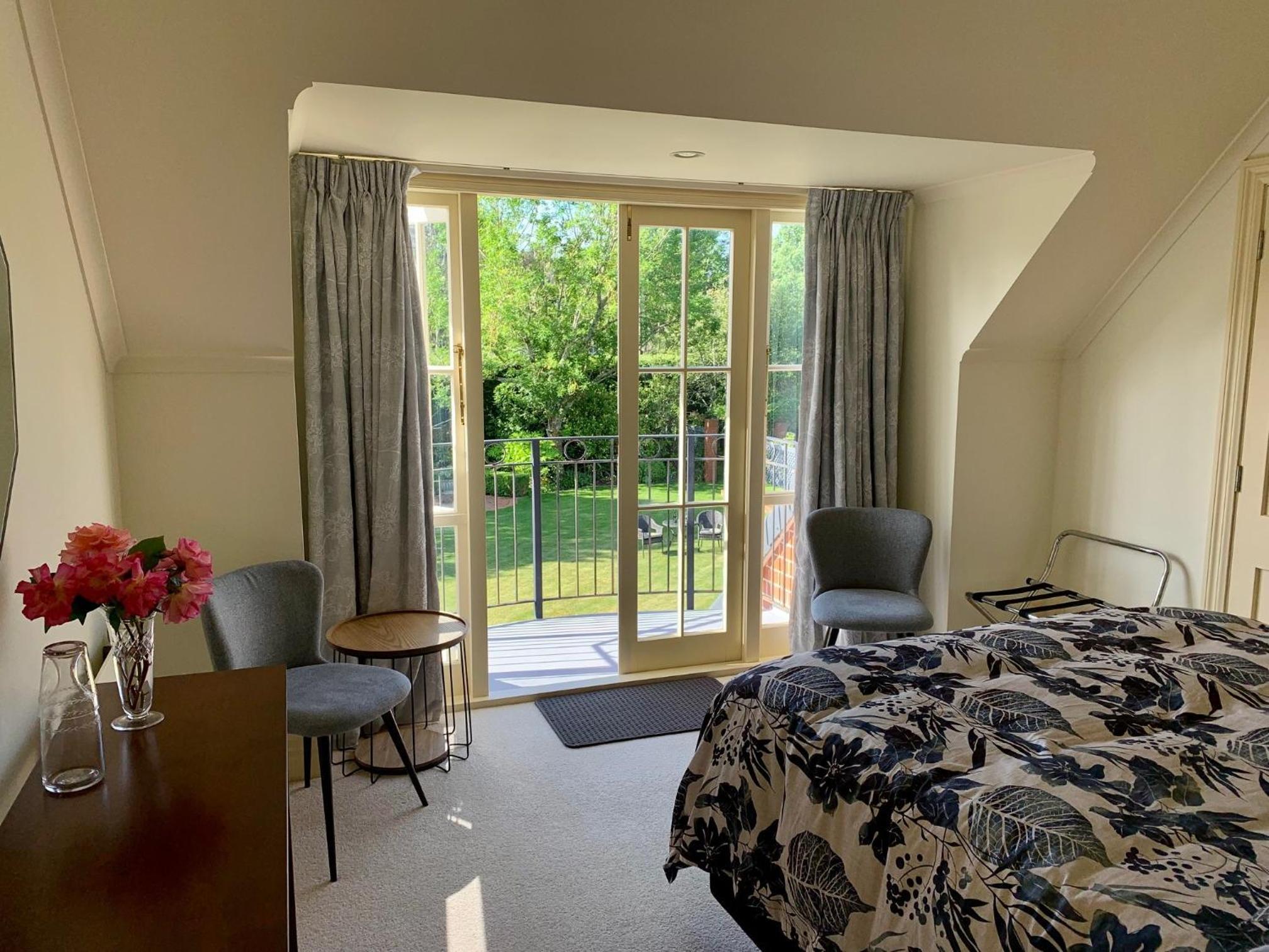 Apartment With Garden View photo 3