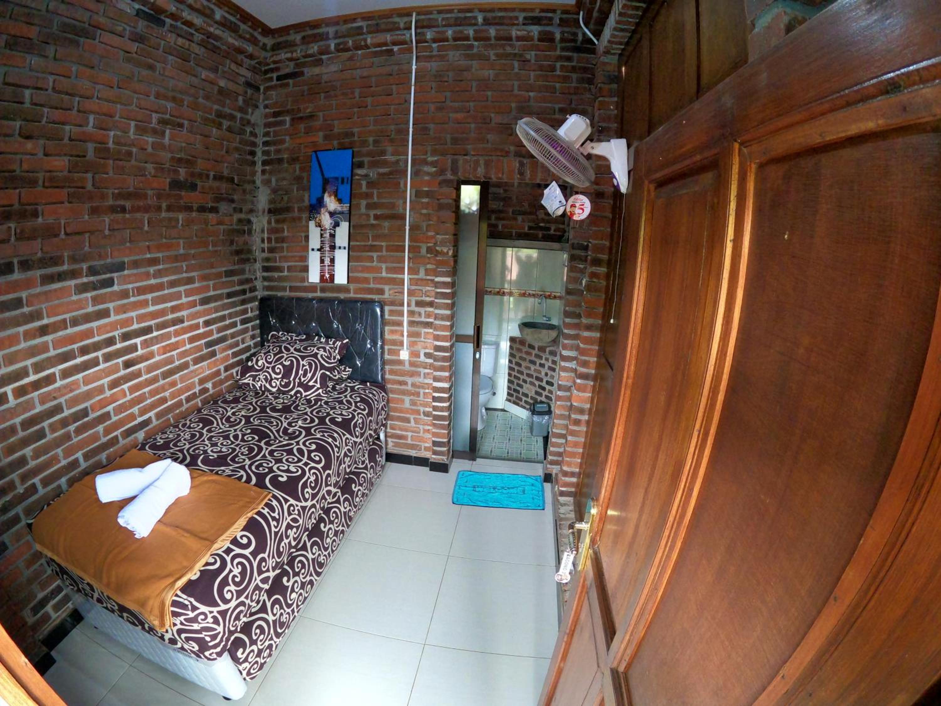 Standard Twin Room - Photo 3