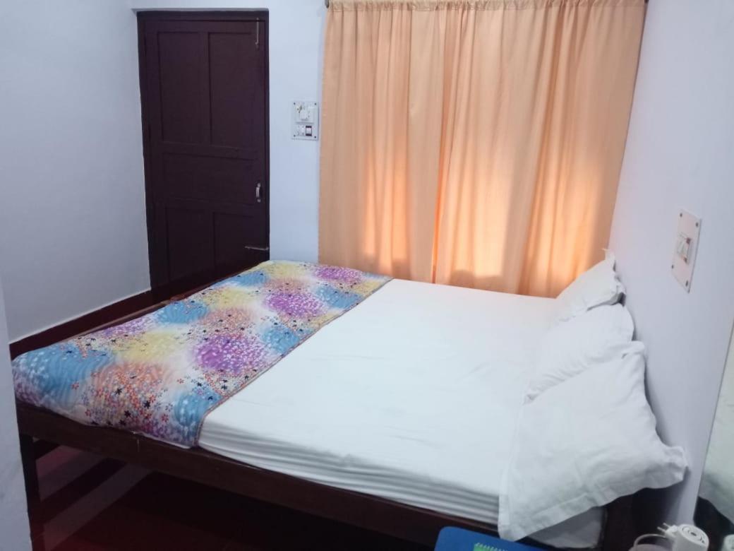 Budget Double Room photo 3