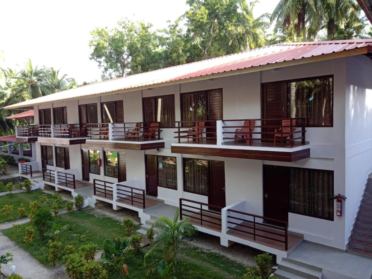 Semi Deluxe Double Room with Sea View - Photo 5