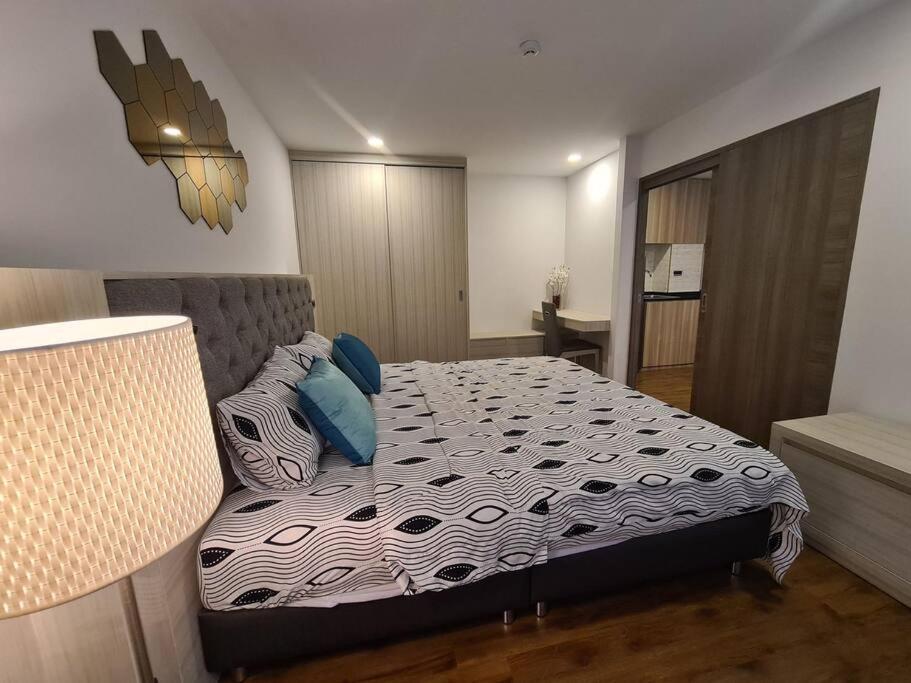 One-Bedroom Apartment photo 2