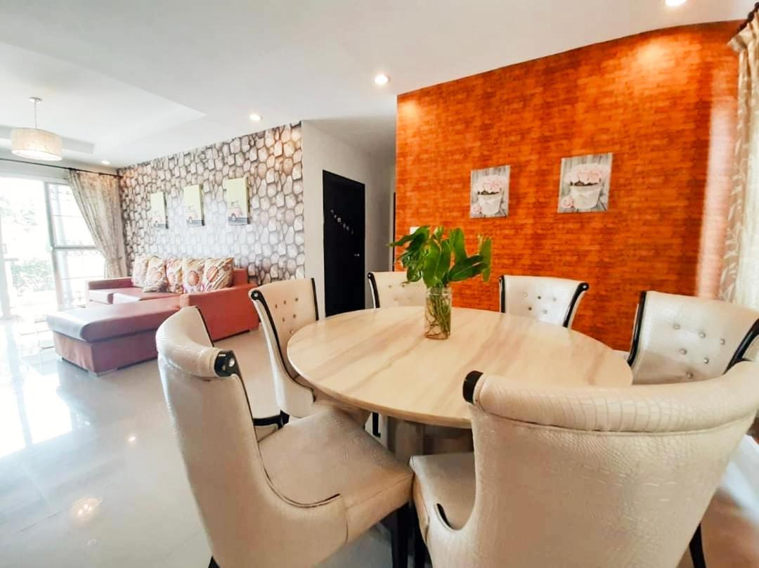Villa with Private Pool - Photo 13