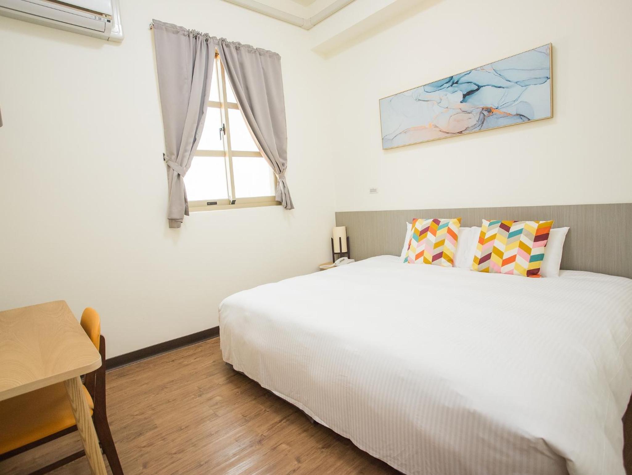 Three-Bedroom Suite - Photo 9