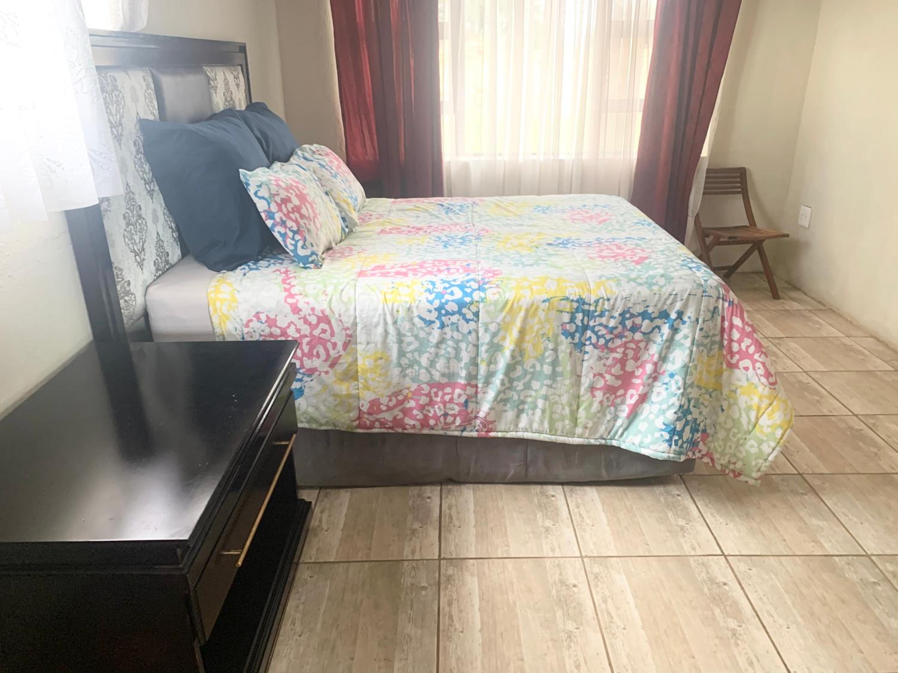 Deluxe Queen Room - Photo 4