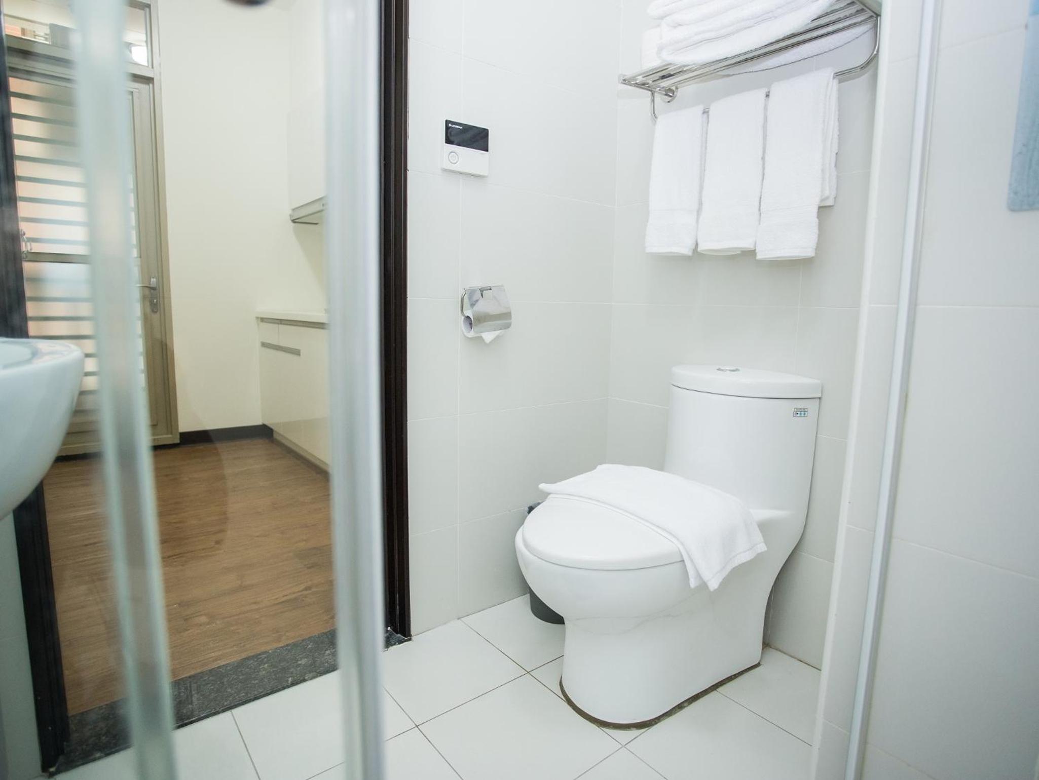 Two-Bedroom Suite - Photo 15