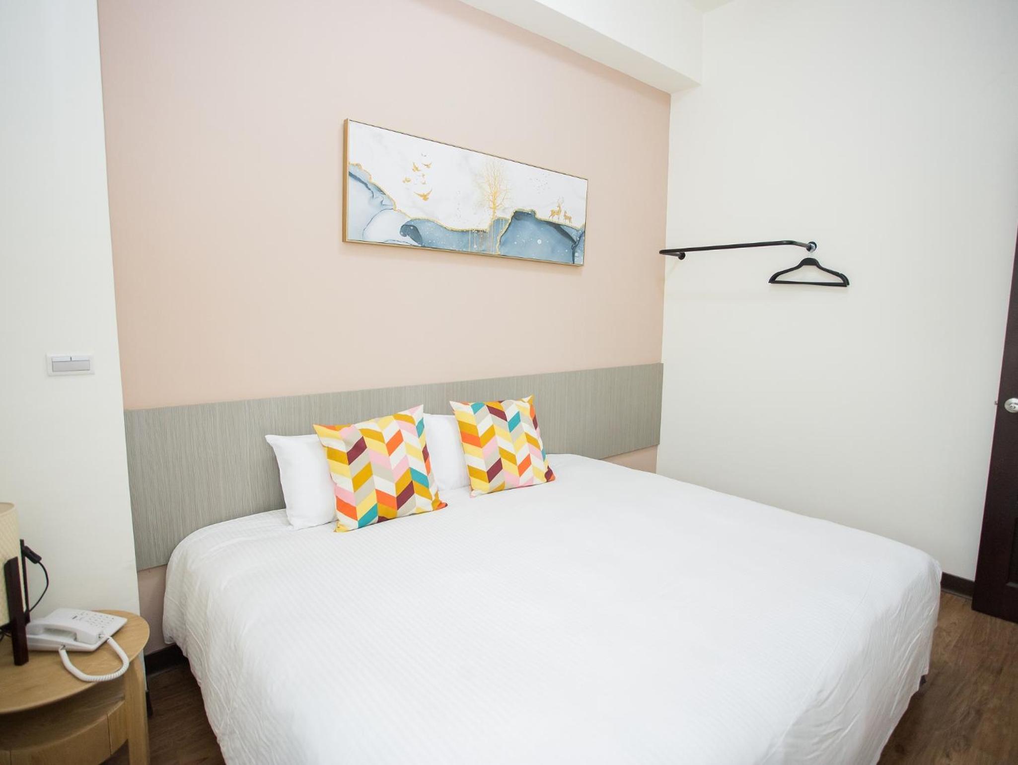 Two-Bedroom Suite - Photo 5
