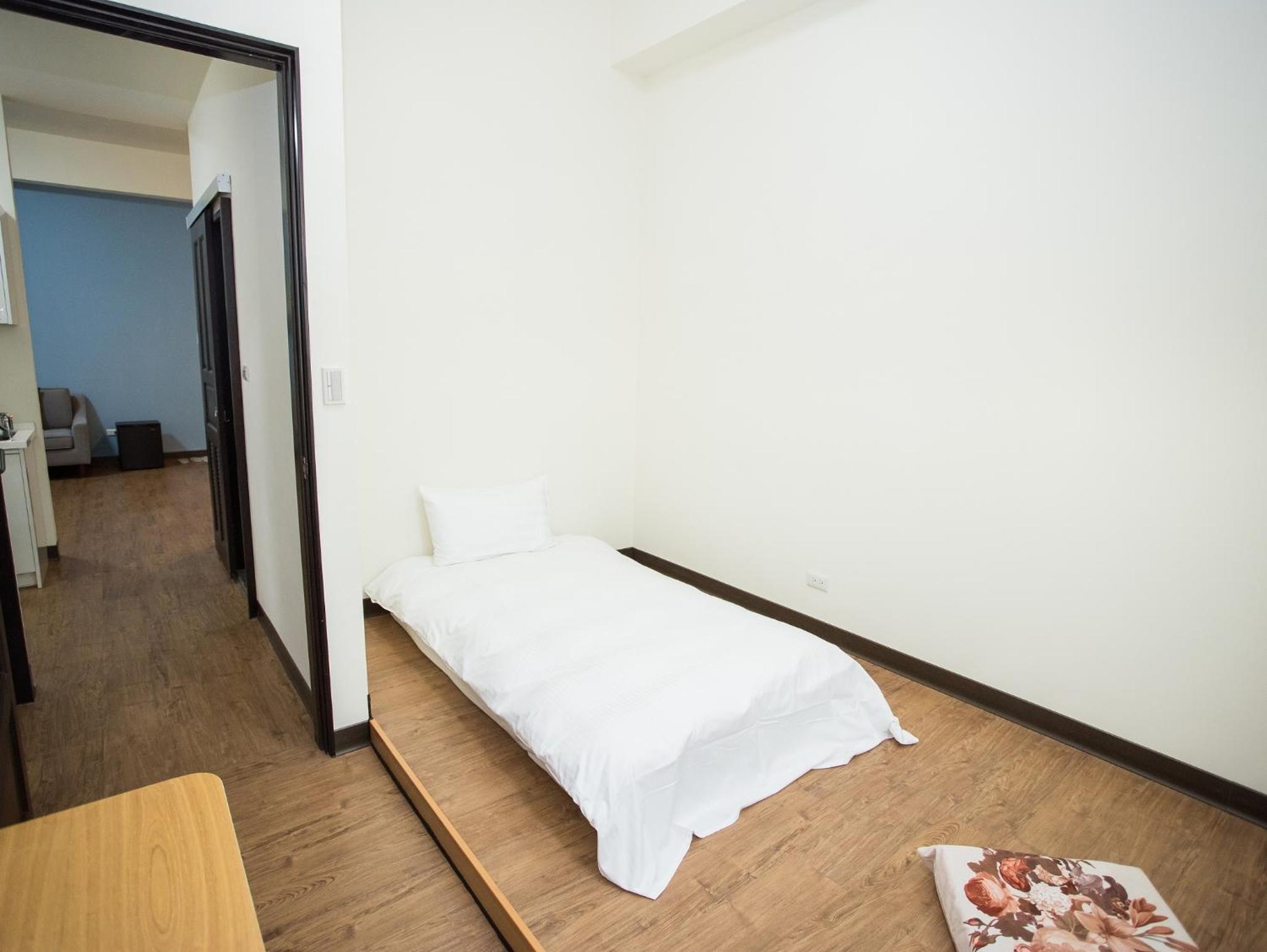 Two-Bedroom Suite - Photo 3