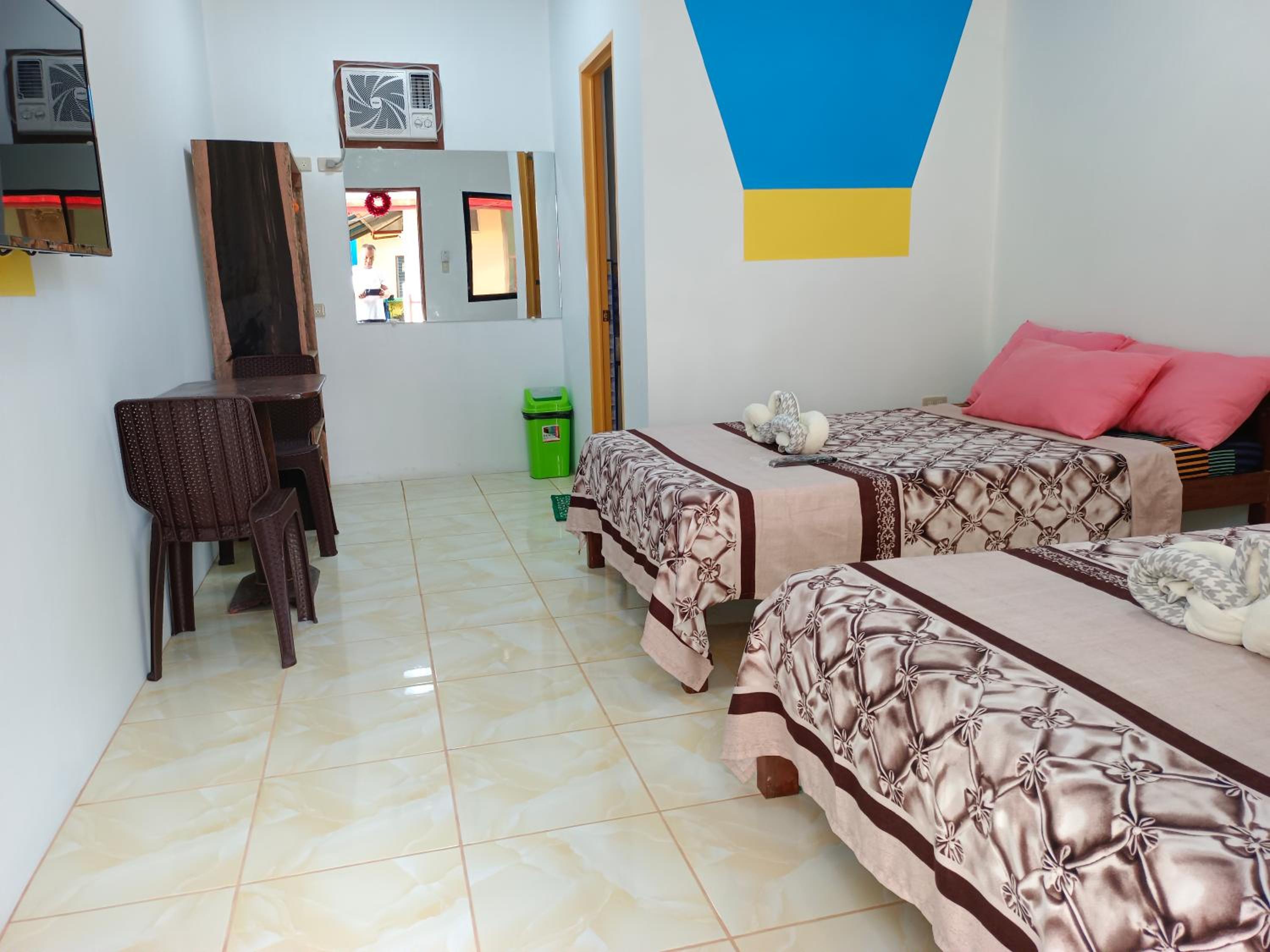 Classic Quadruple Room - Photo 18