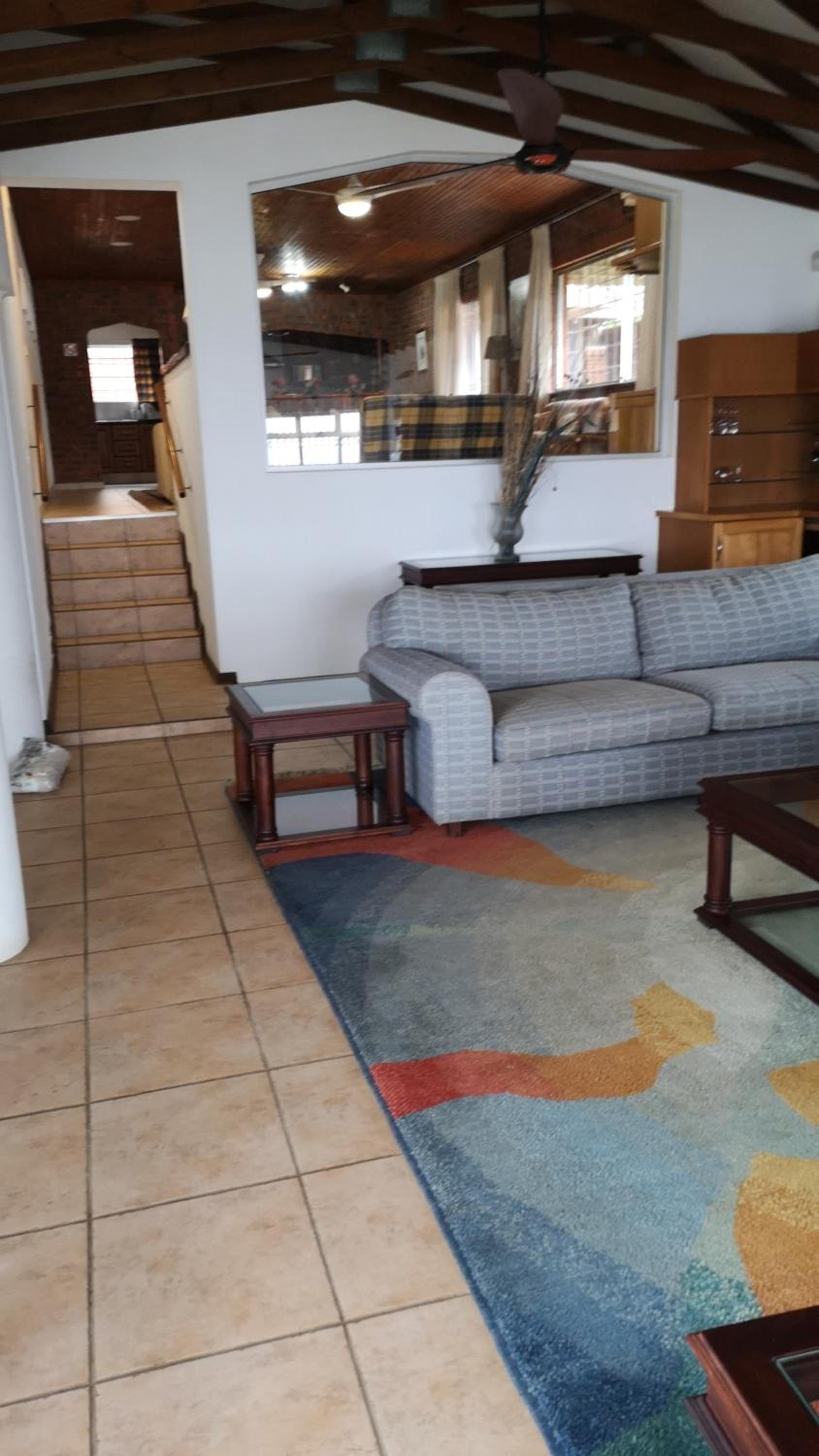 Five-Bedroom House - Photo 31