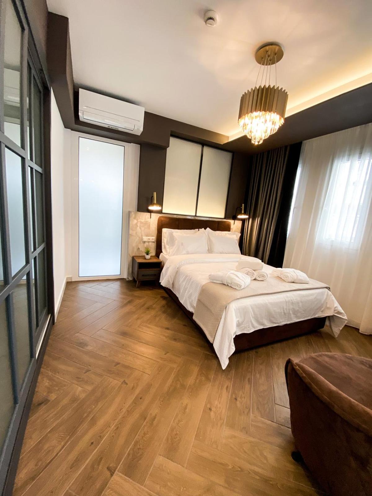 Deluxe Double Room with Balcony photo 3