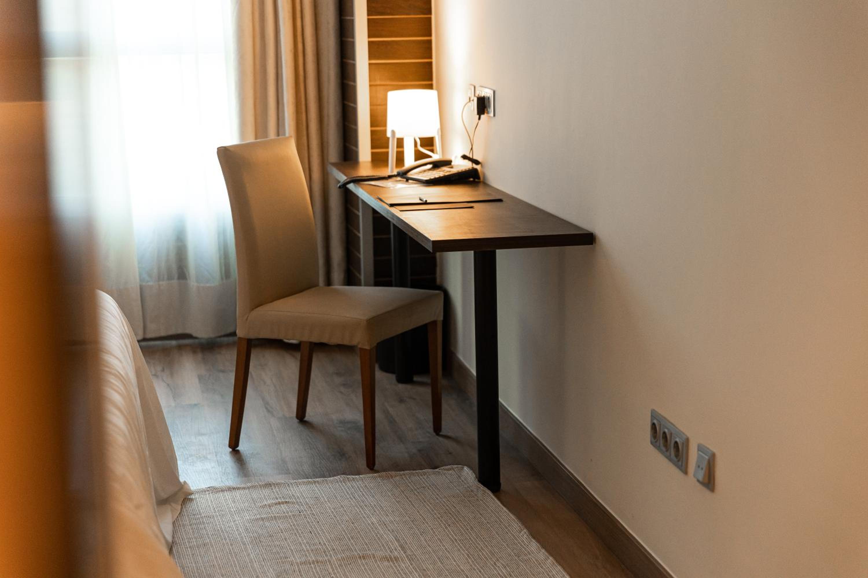 Standard Twin Room - Photo 5