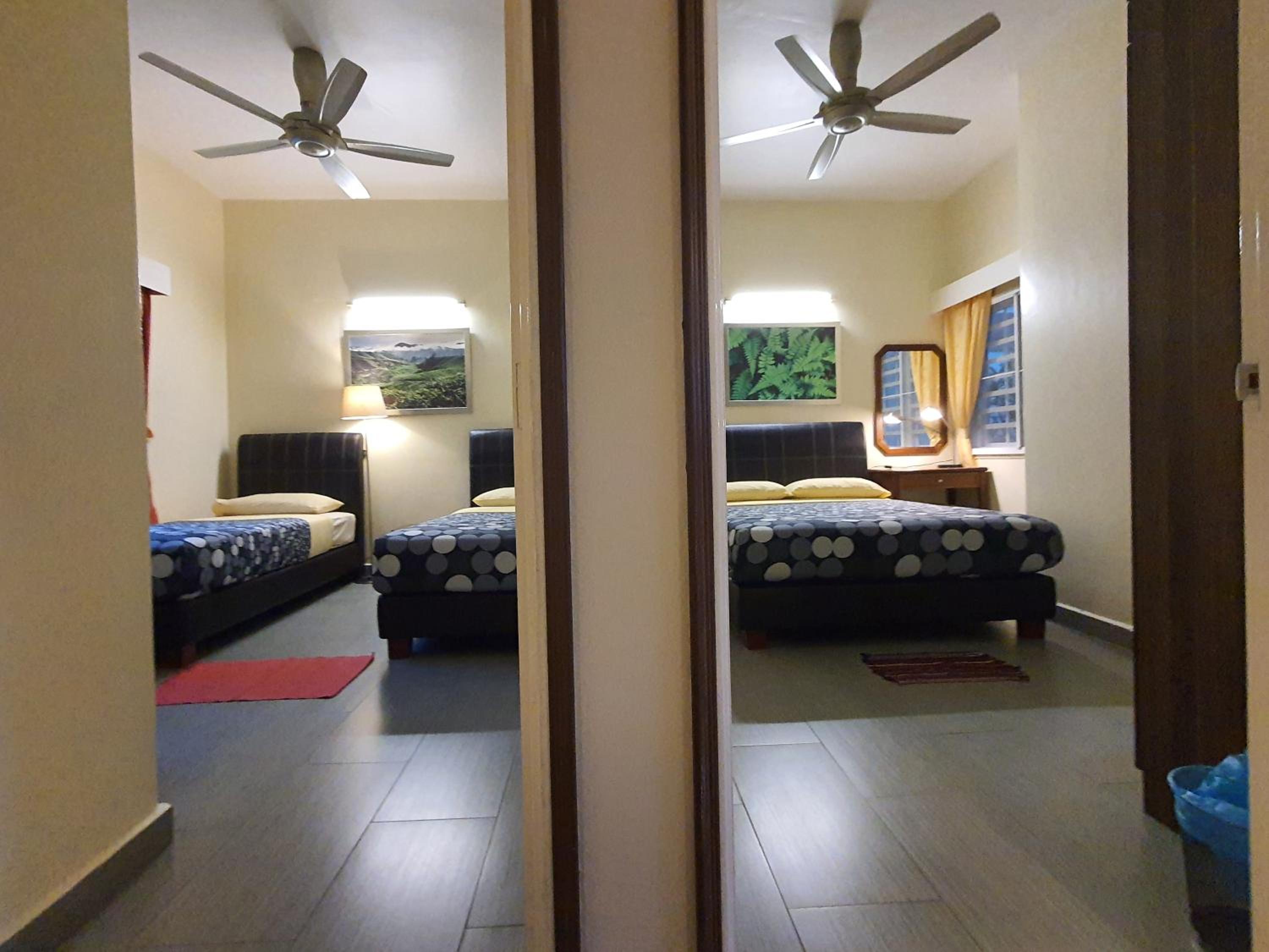 Standard Twin Room with Shared Bathroom photo 2