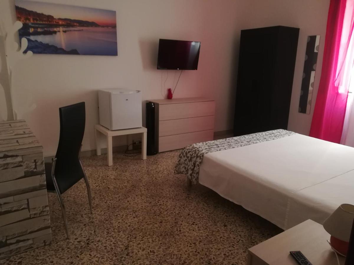 Double Room with Shared Bathroom photo 1