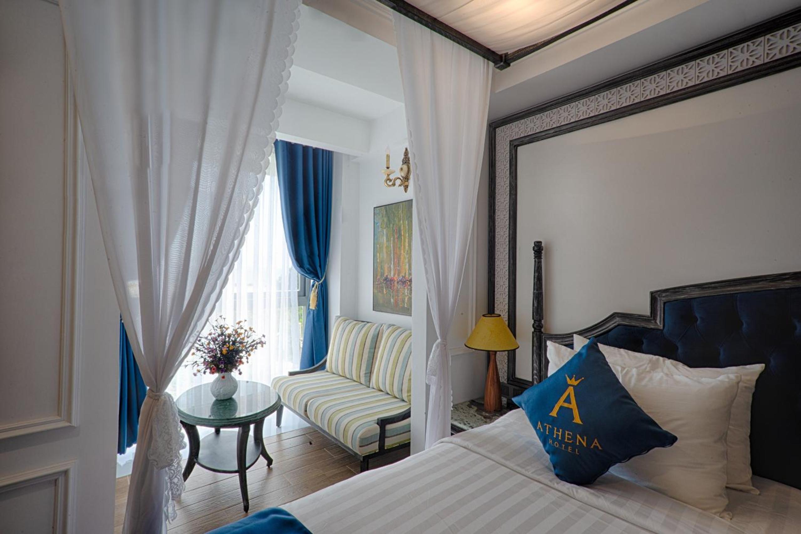 Deluxe King Room photo 1