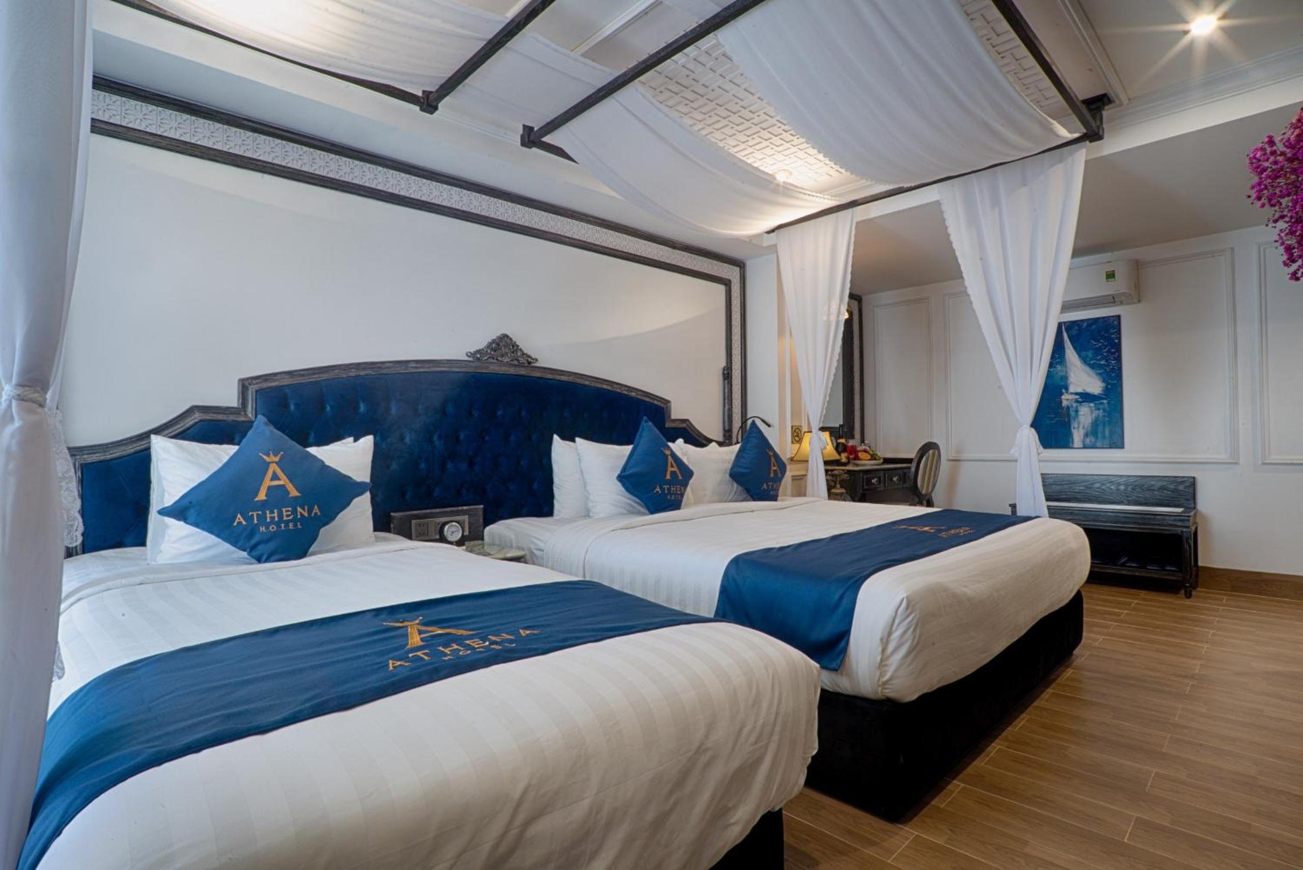 Deluxe King Room photo 2