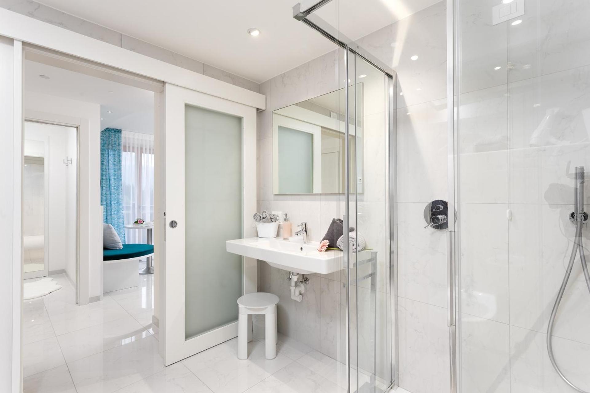 Luxury Quadruple Room - Photo 3