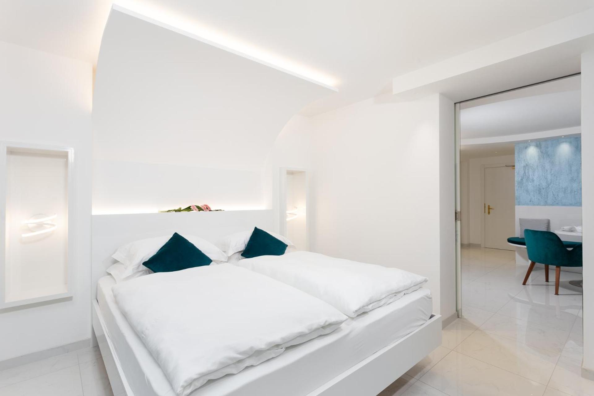 Luxury Quadruple Room - Photo 7