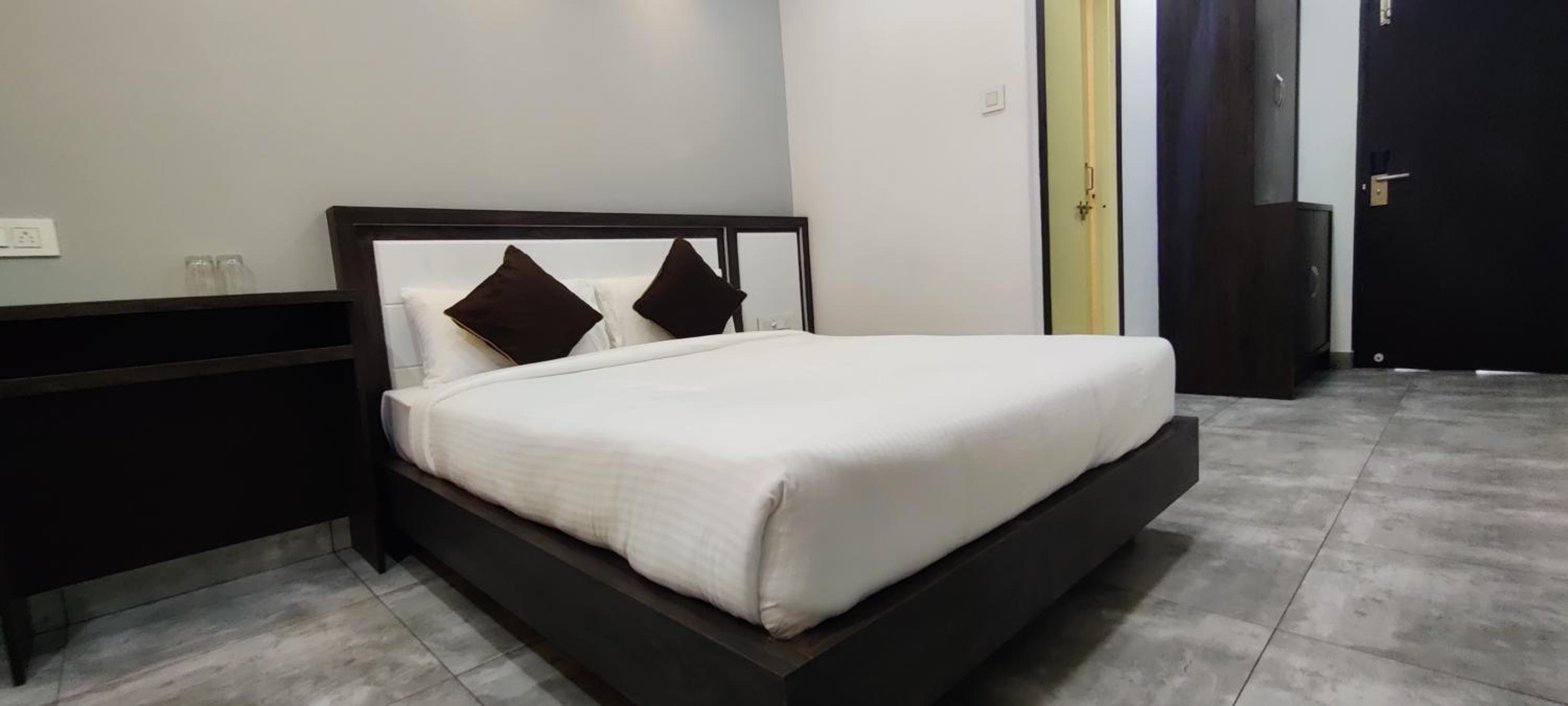 Double Room - Photo 10