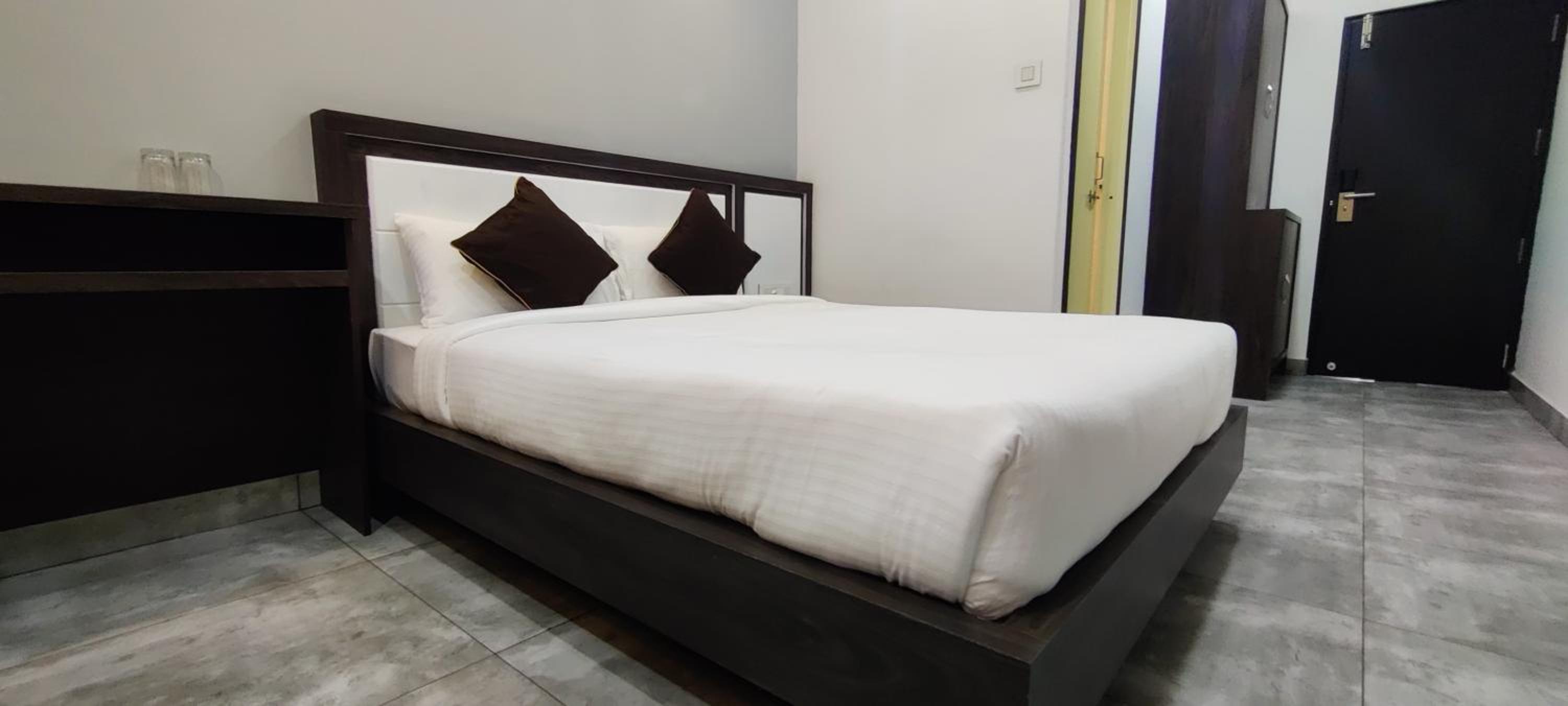 Double Room - Photo 7