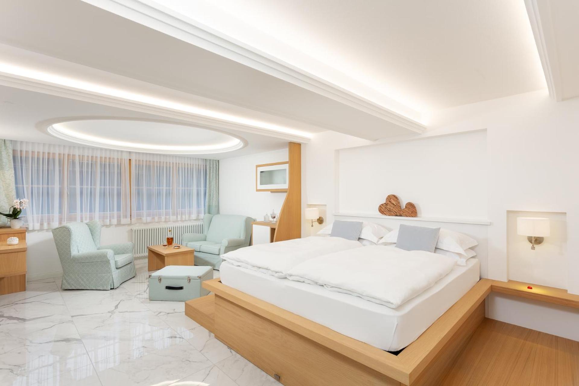 King Suite with Balcony - Photo 1