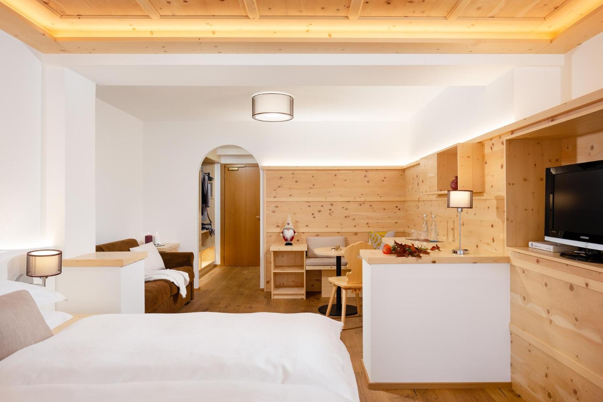 Superior Quadruple Room - Photo 4