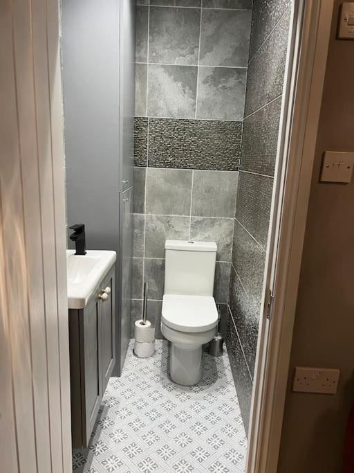 Three-Bedroom House - Photo 4