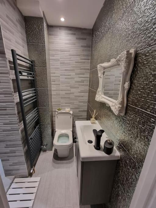 Three-Bedroom House - Photo 11
