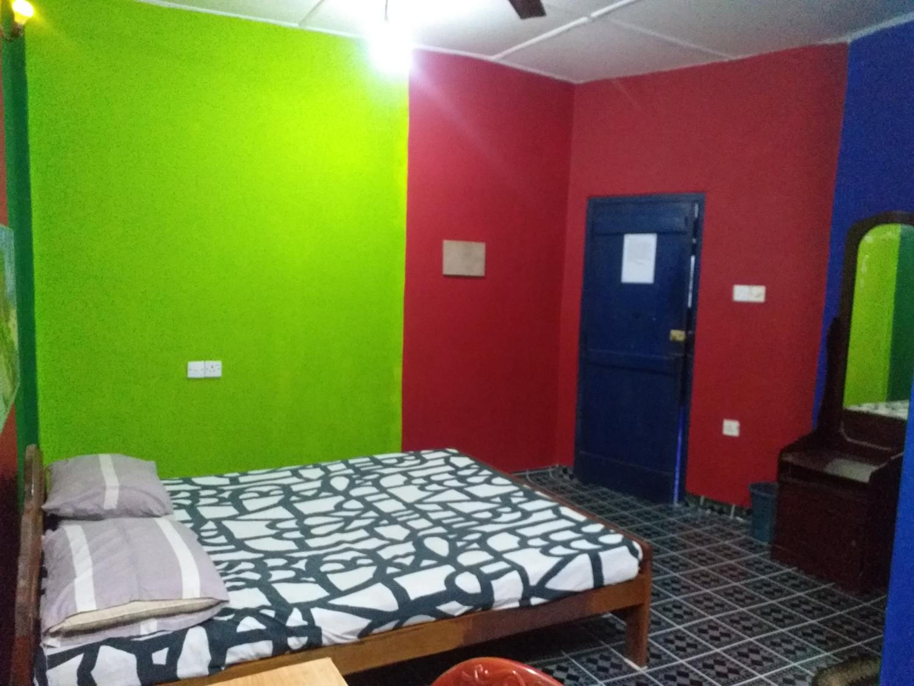 Single Room with Private Bathroom photo 2