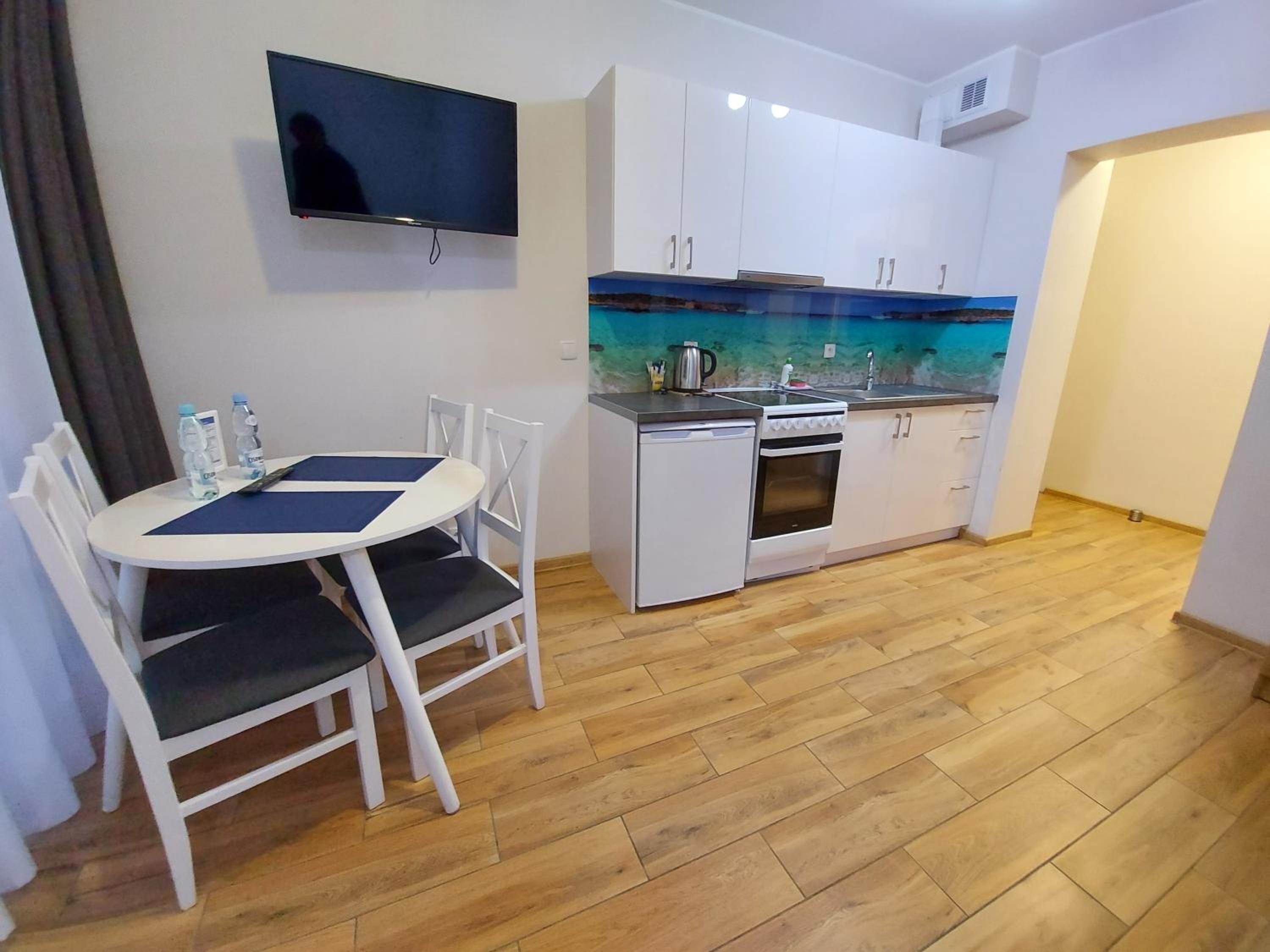 Apartment with Lake View - Photo 2