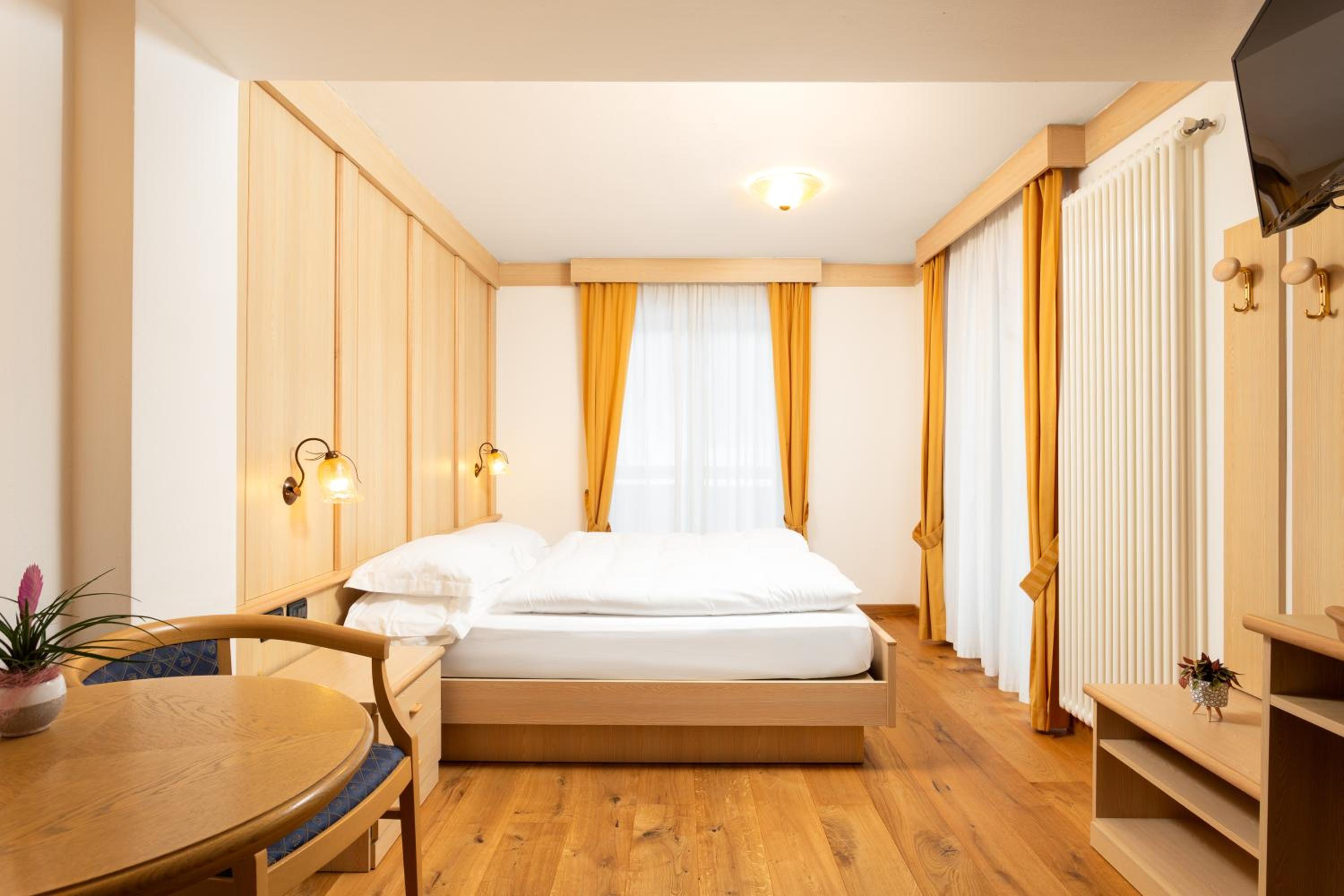 Deluxe Double or Twin Room - Photo 2