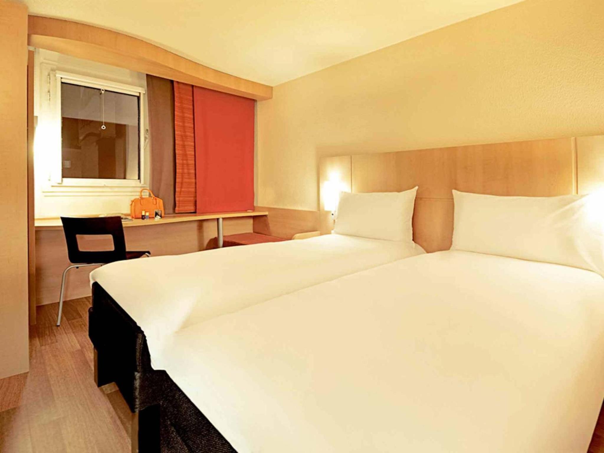 Standard Double Room - Photo 17