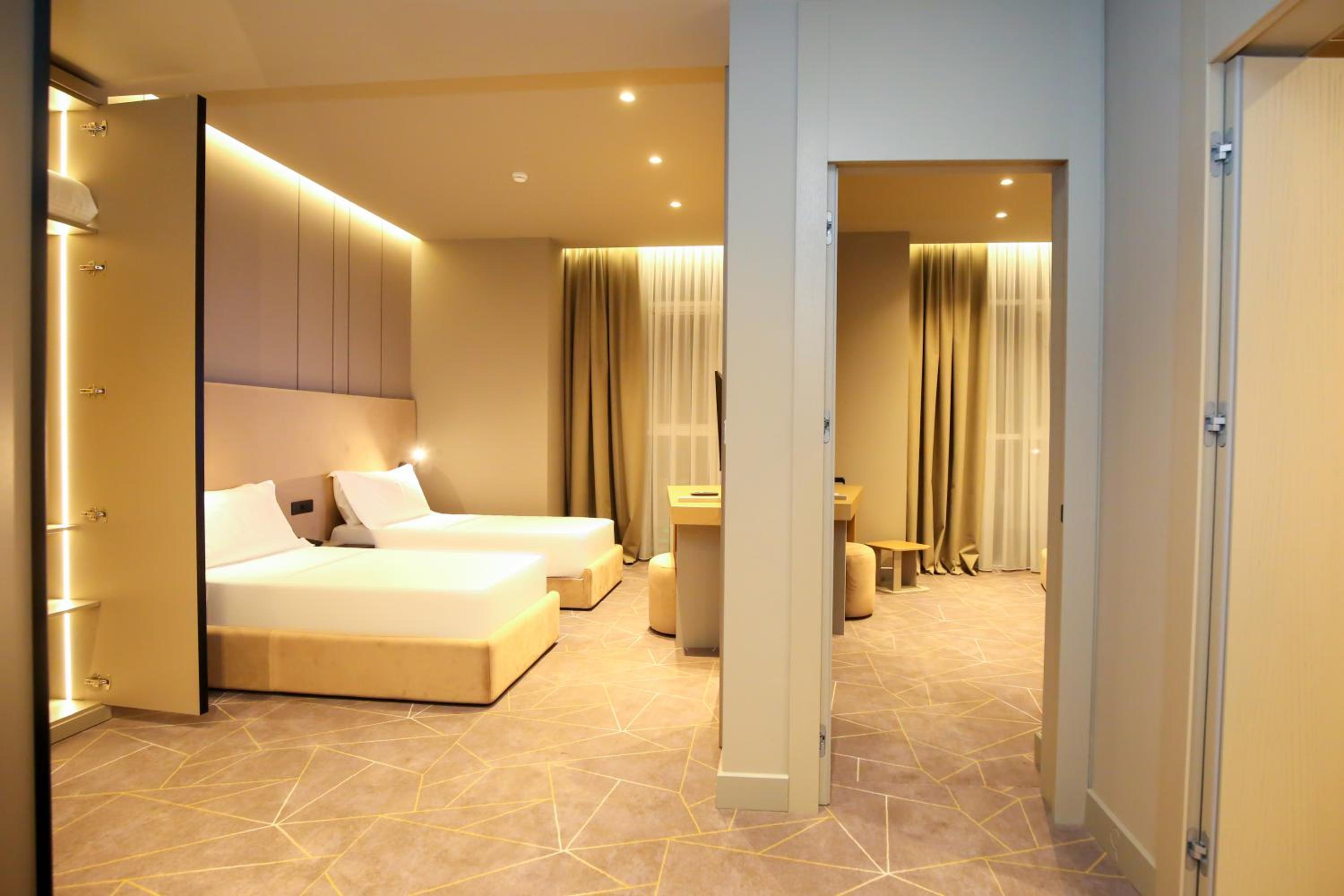 Deluxe Family Room