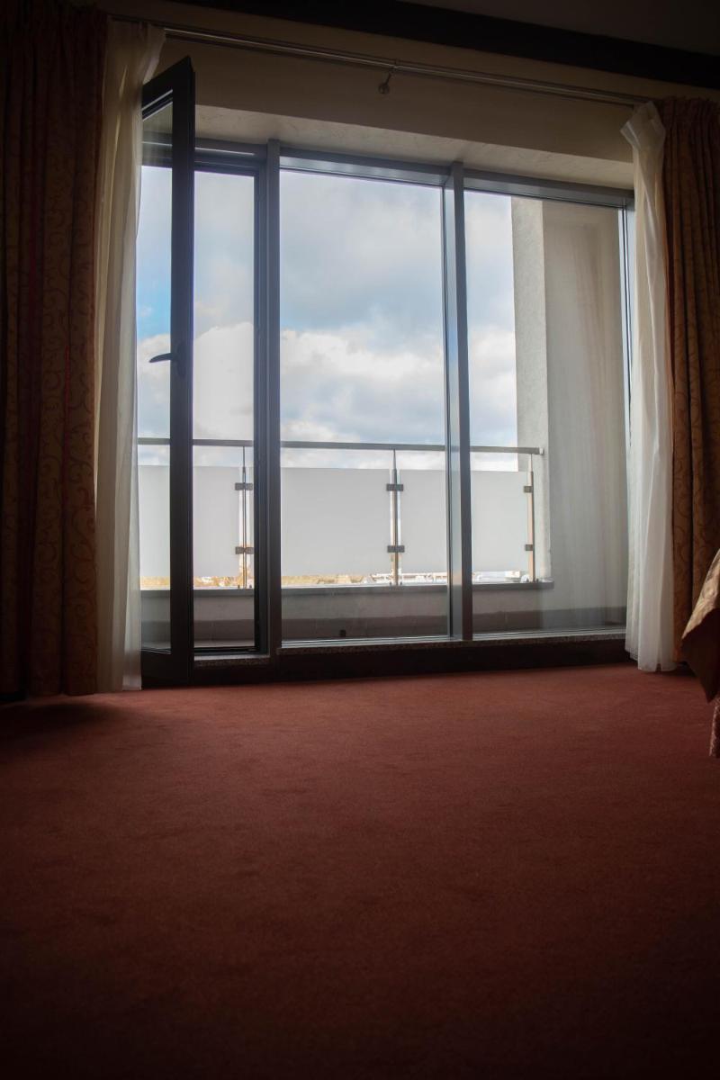 Twin Room with Balcony - Photo 6
