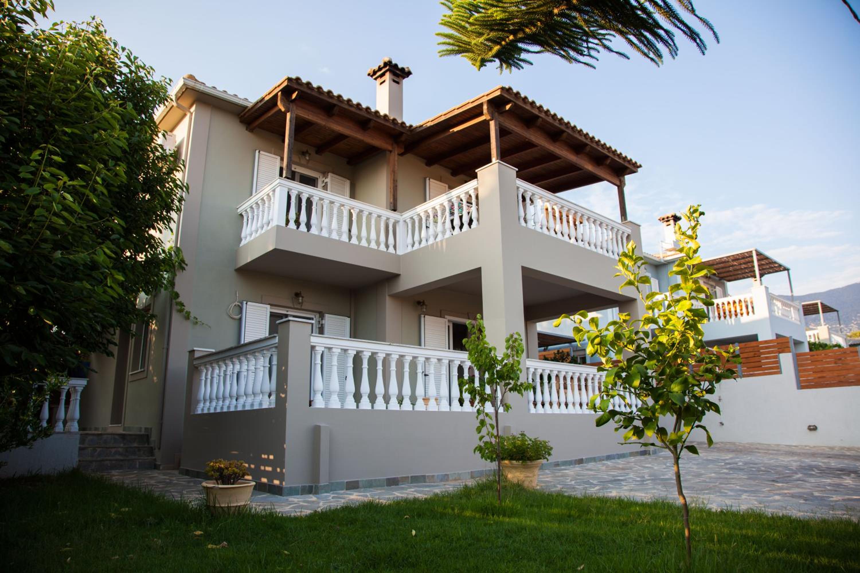 Three-Bedroom Villa photo 3