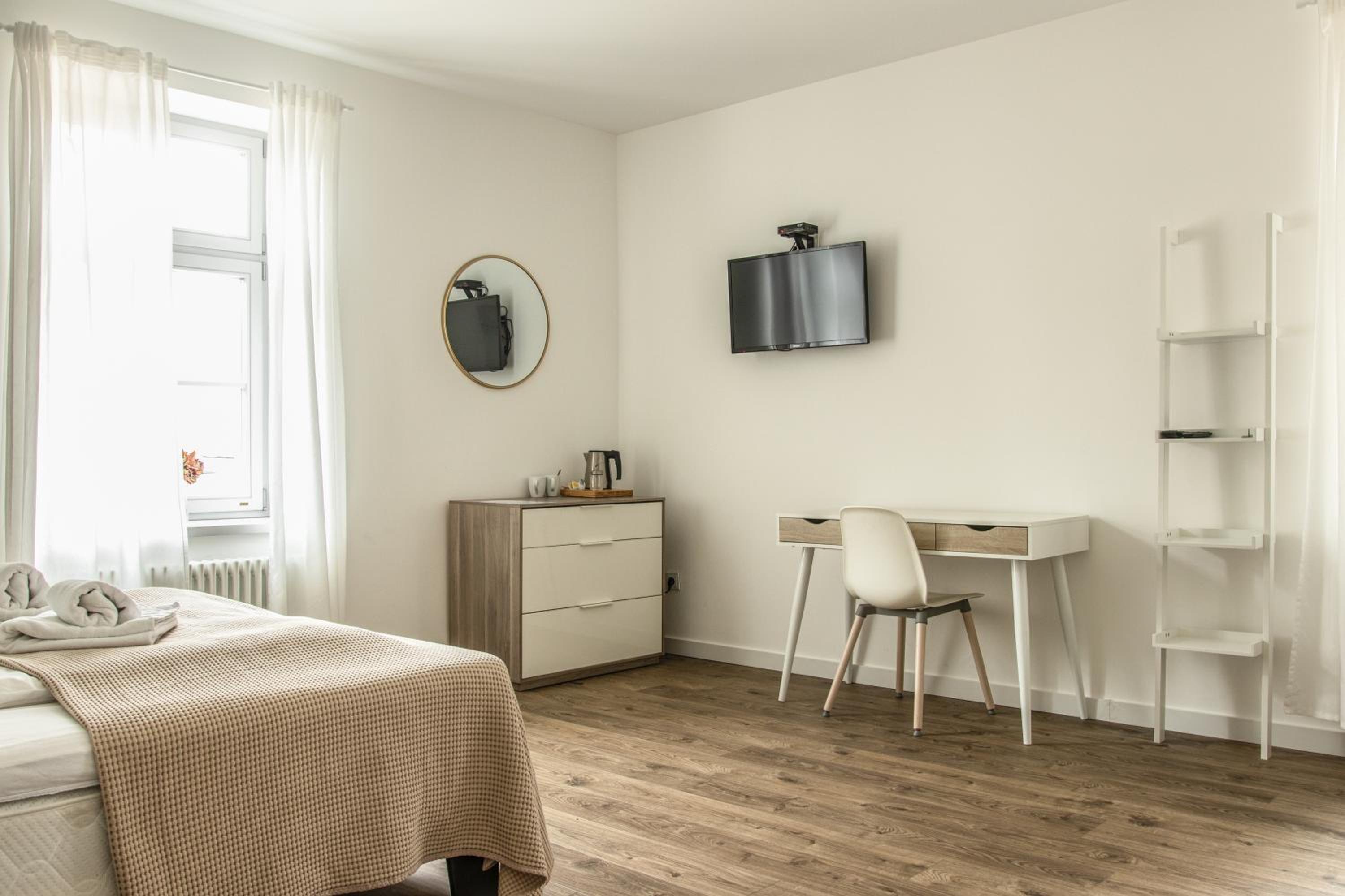 Quadruple Room with Bath - Photo 3