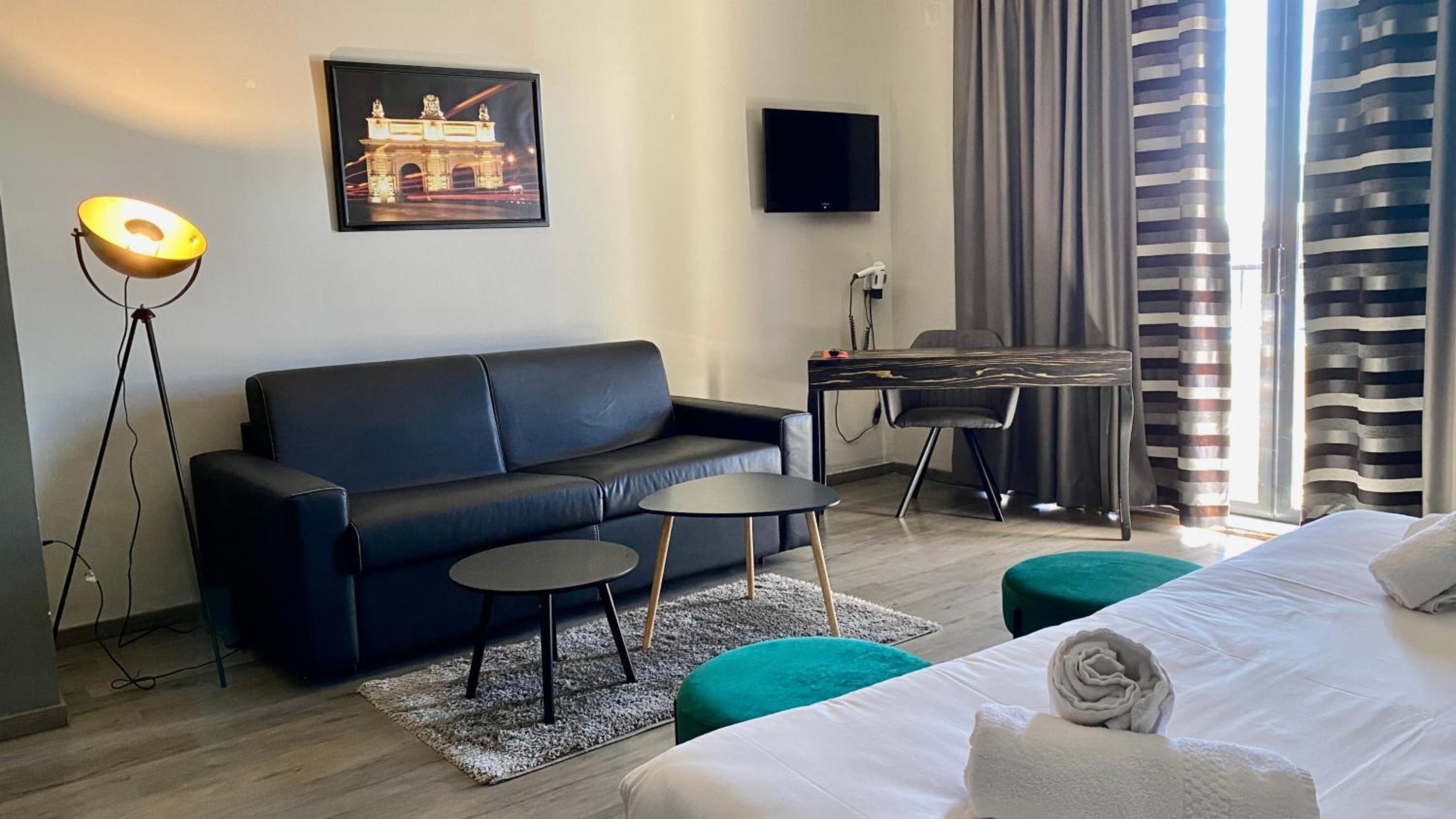 Superior Twin Room with Sea View - Photo 19