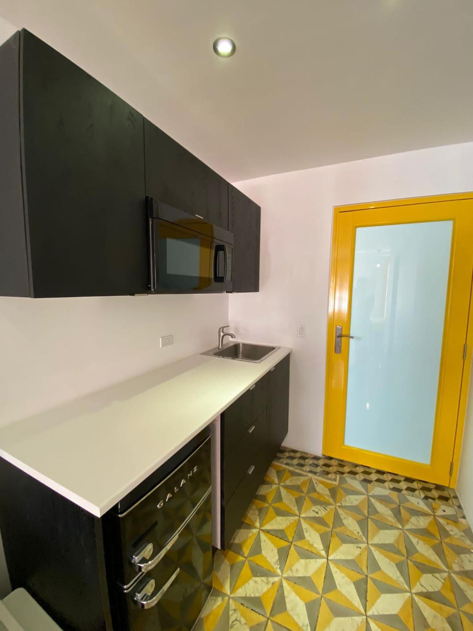 Queen Room with Balcony photo 2