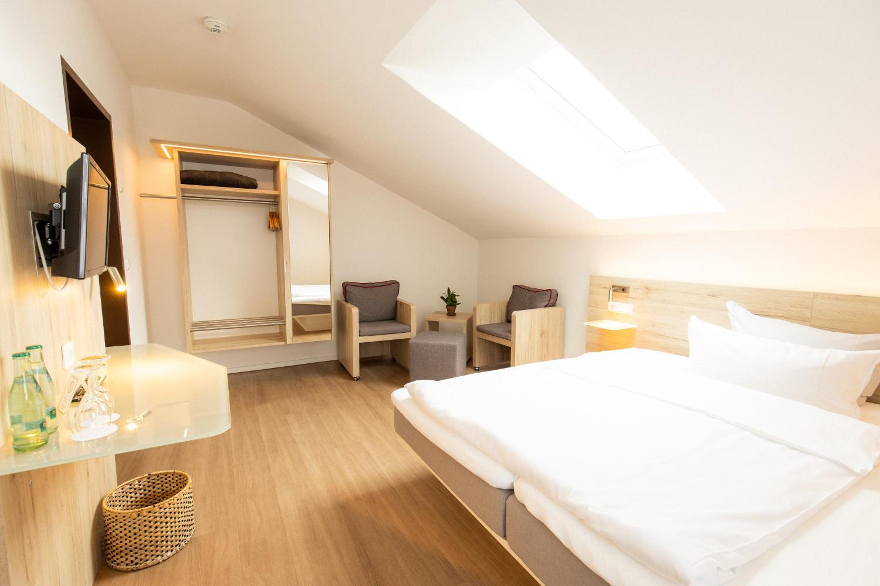 Economy Double Room photo 3