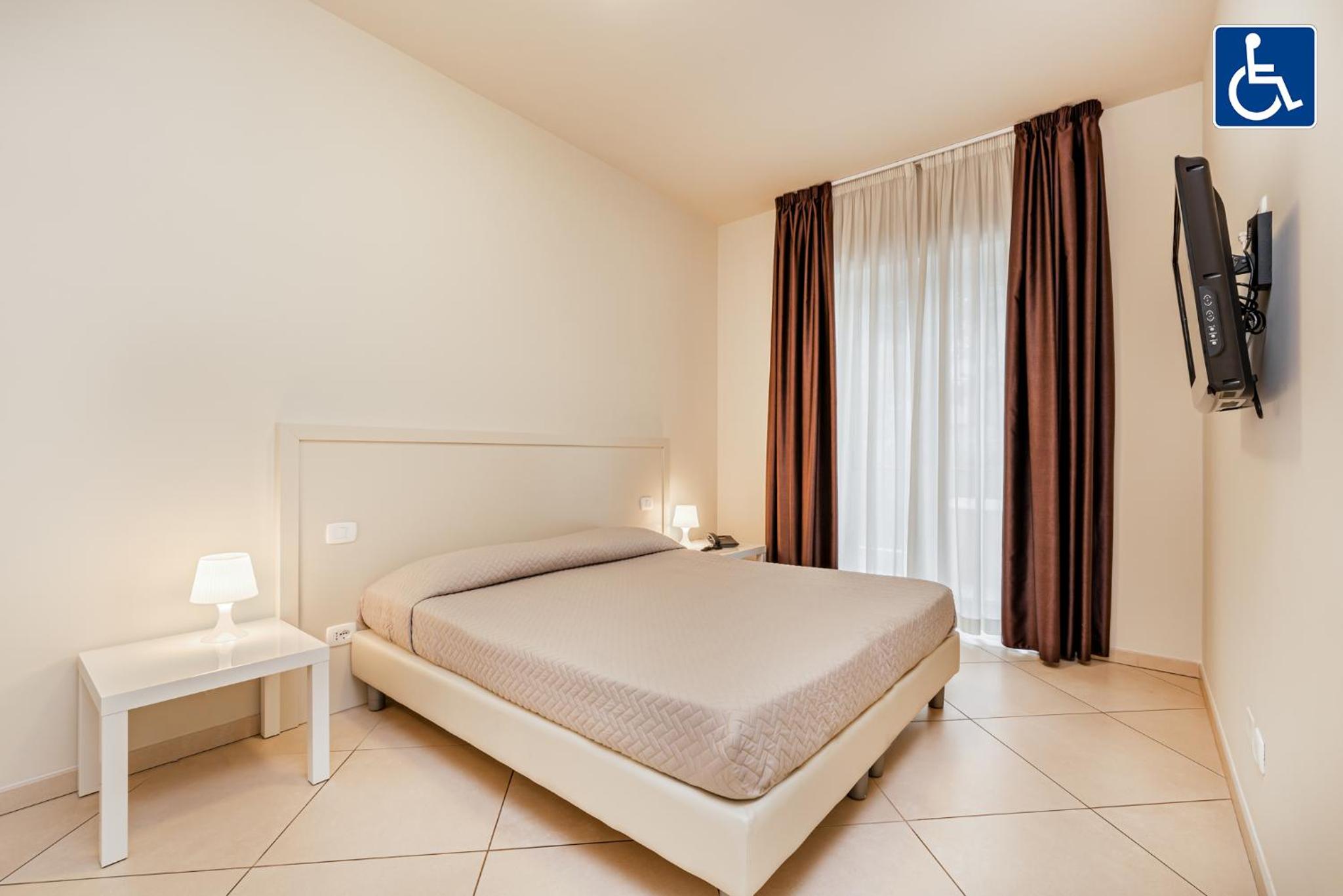 Small Double or Twin Room photo 1
