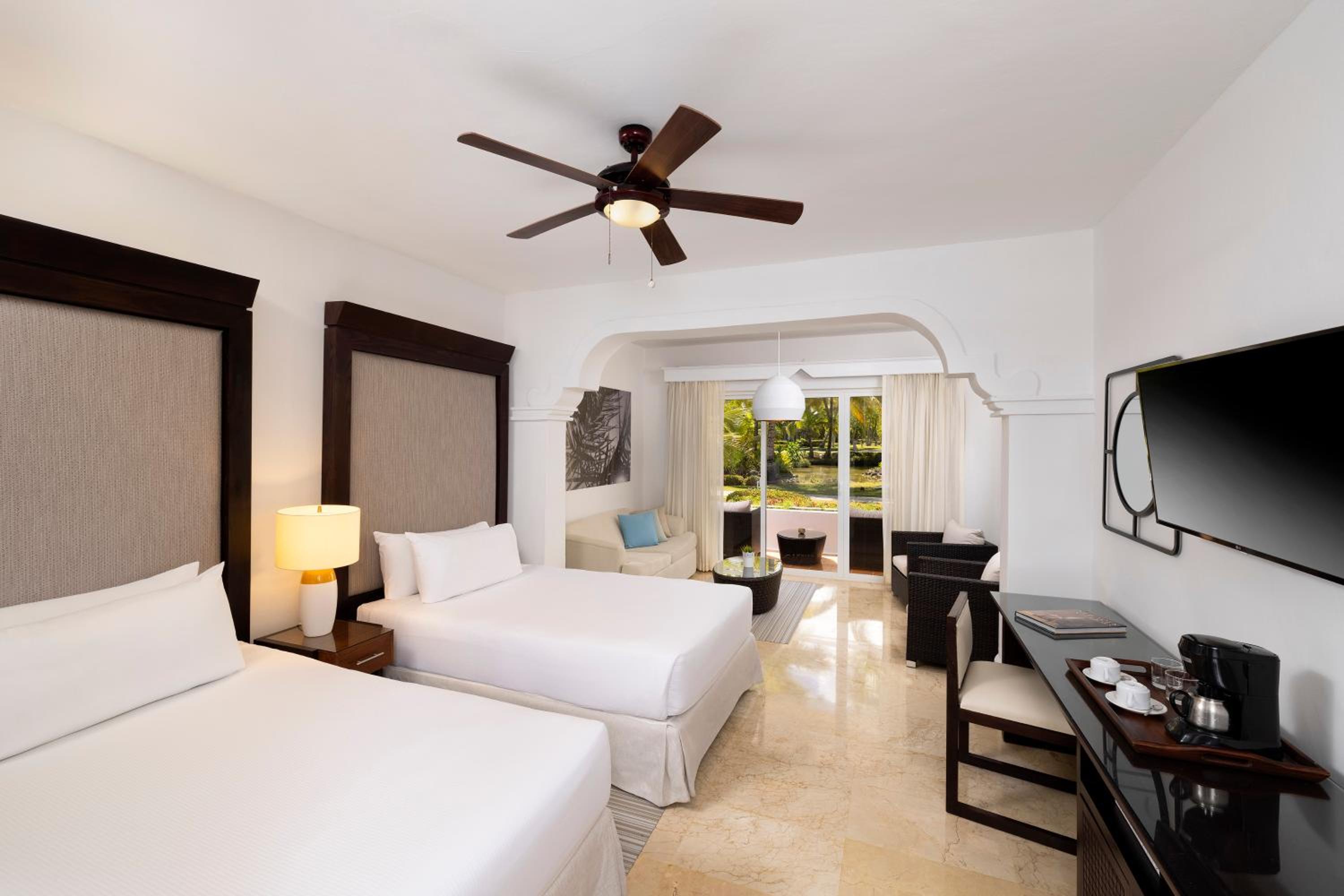 Deluxe Room - Photo 3