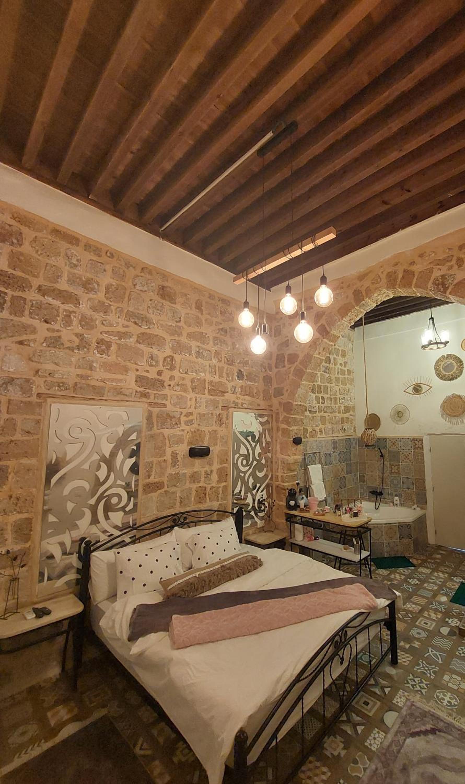 Deluxe Room (2 Adults + 1 Child) photo 1
